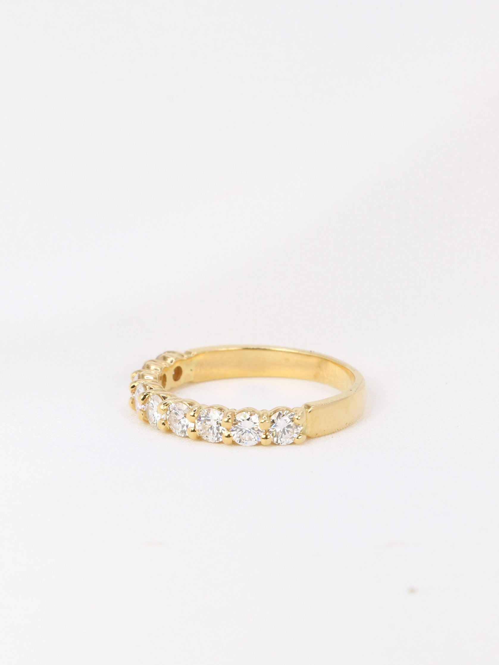 American half wedding ring in yellow gold and diamonds 1.35 ct