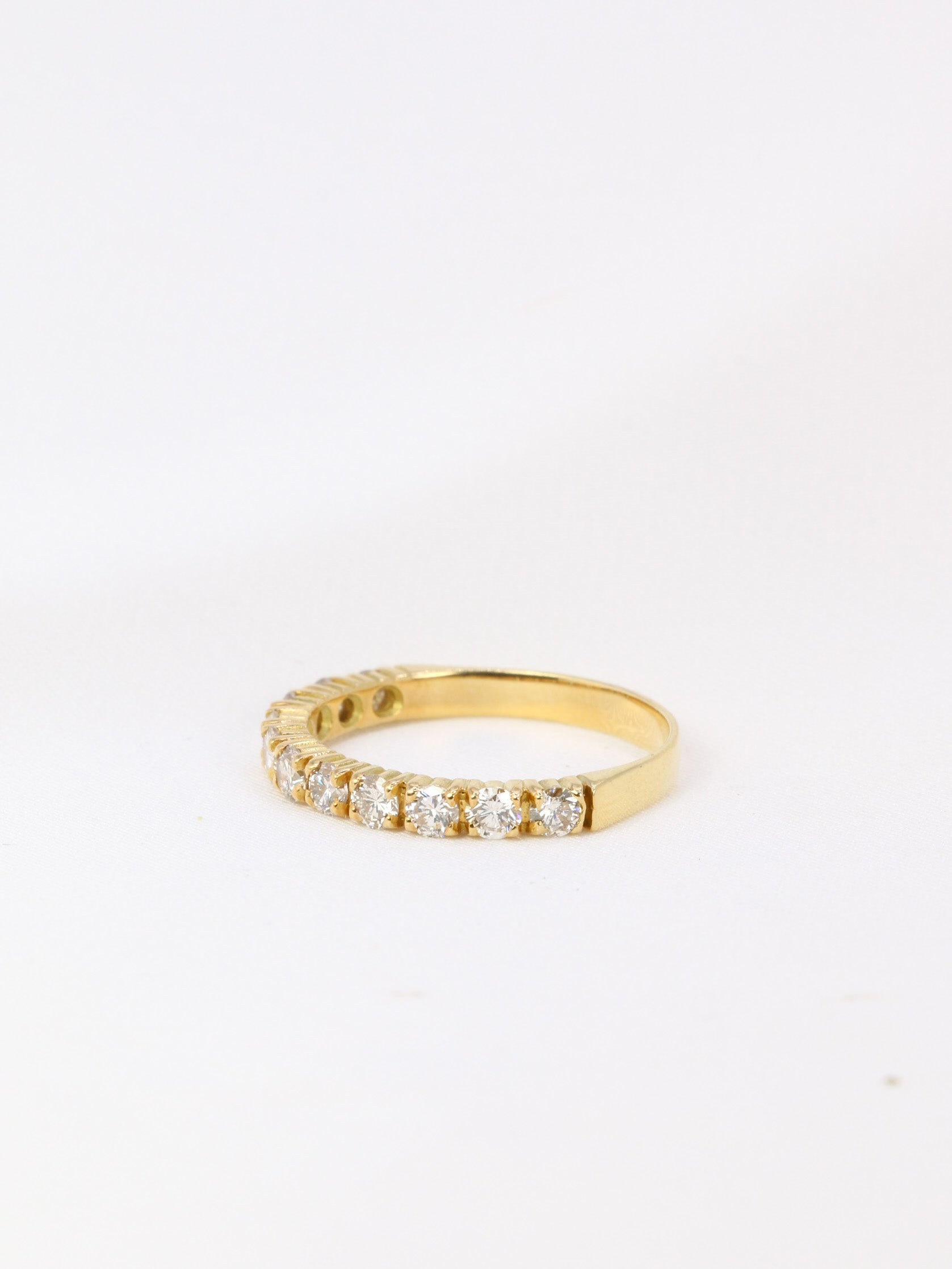 American half wedding ring in yellow gold and diamonds 0.88 ct