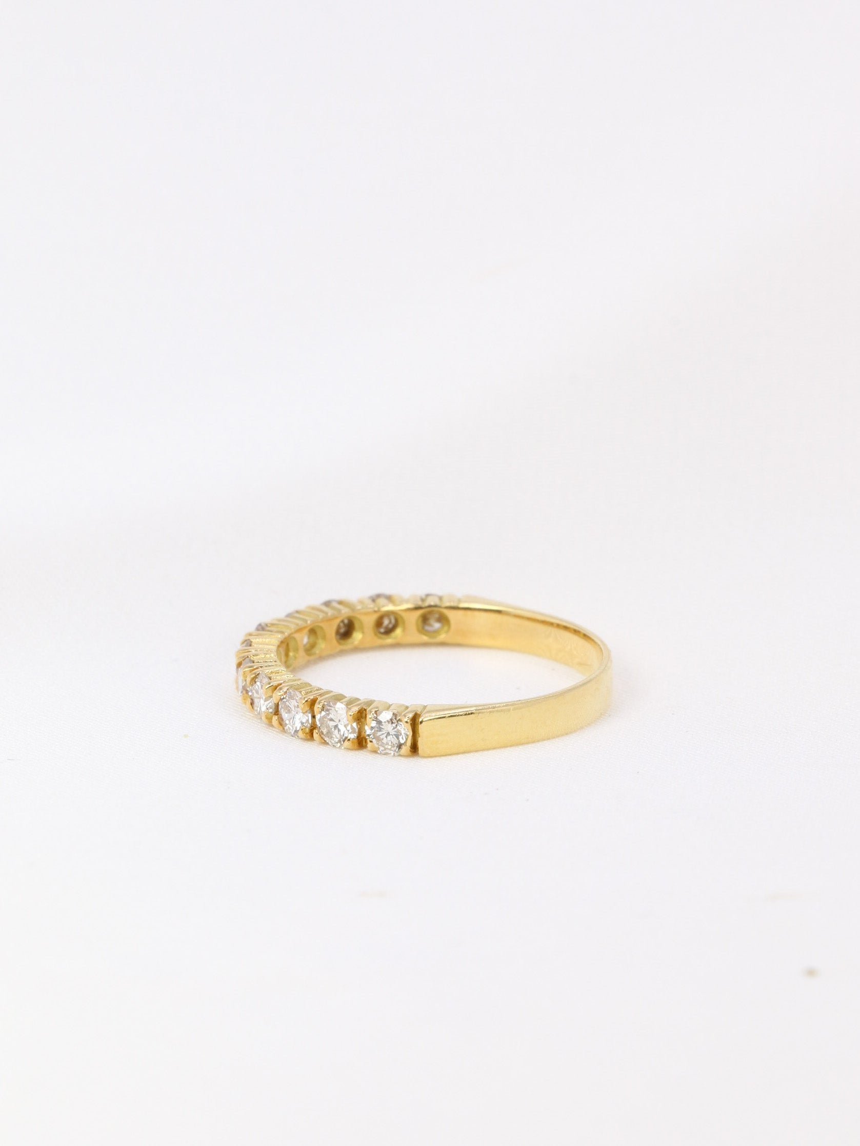 American half wedding ring in yellow gold and diamonds 0.88 ct