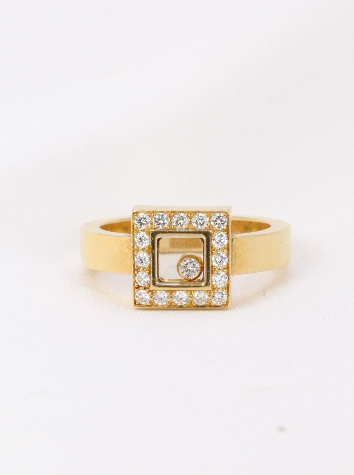 Chopard Happy Diamonds square ring in gold and diamonds