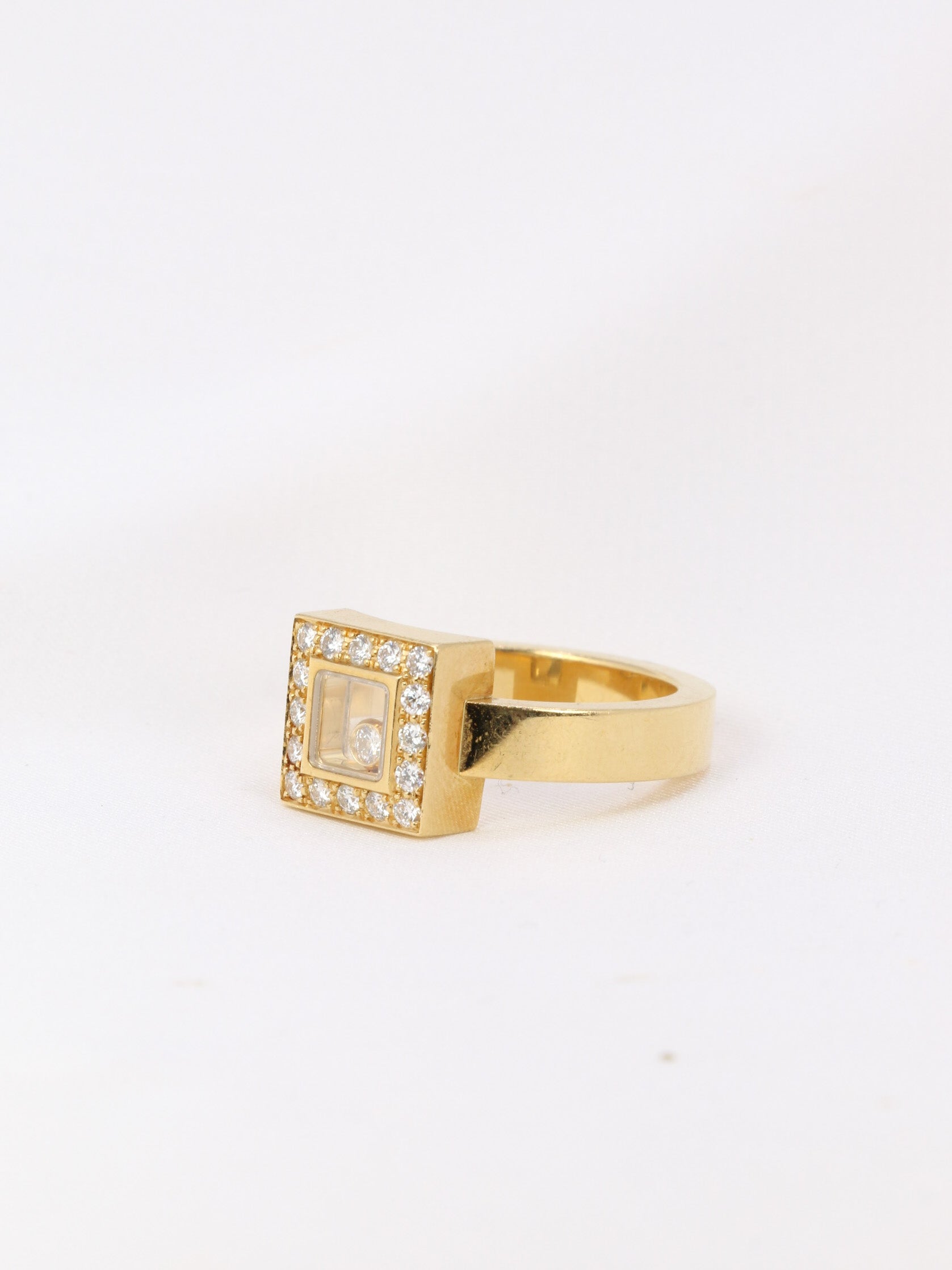 Chopard Happy Diamonds square ring in gold and diamonds