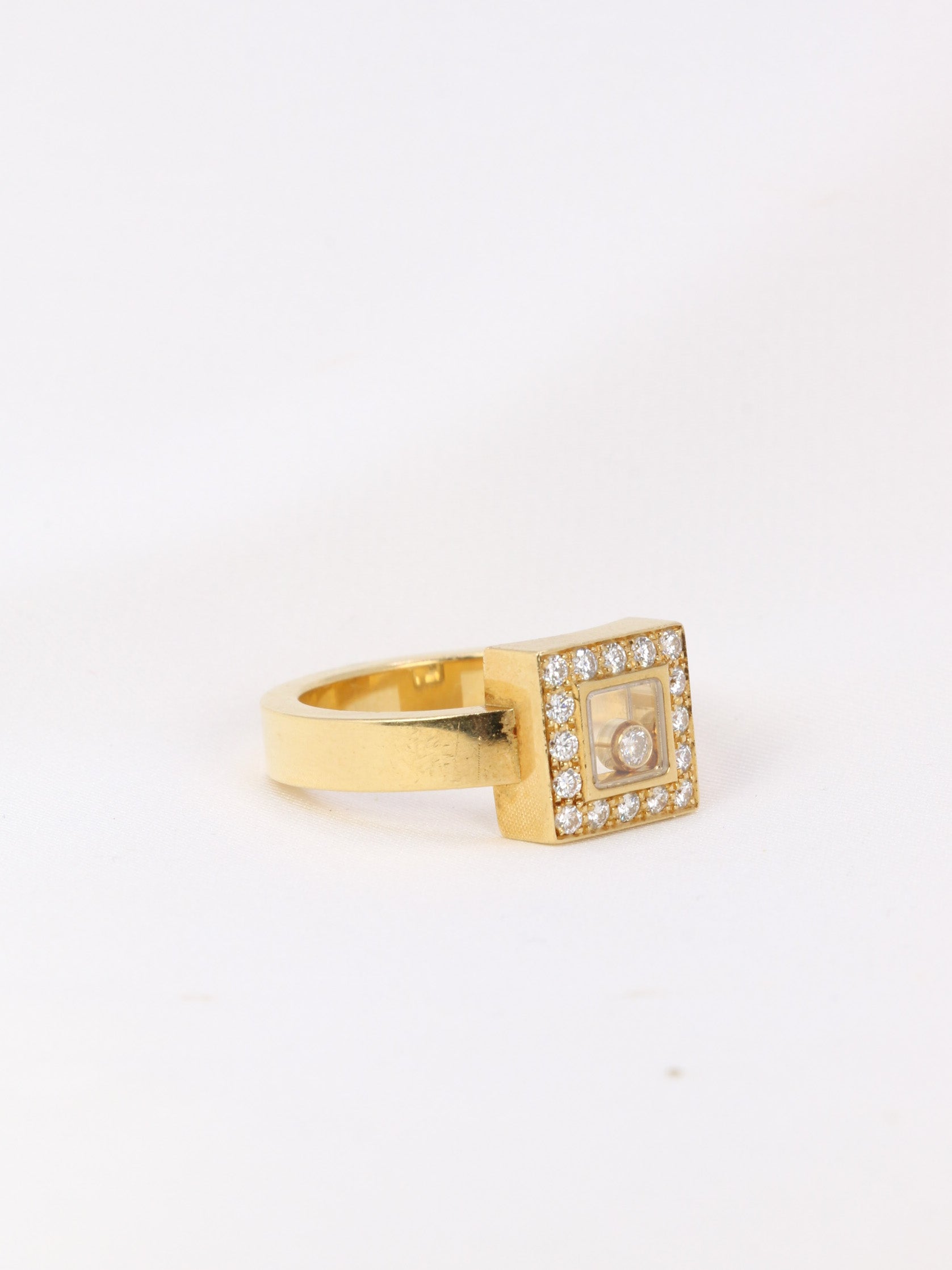 Chopard Happy Diamonds square ring in gold and diamonds