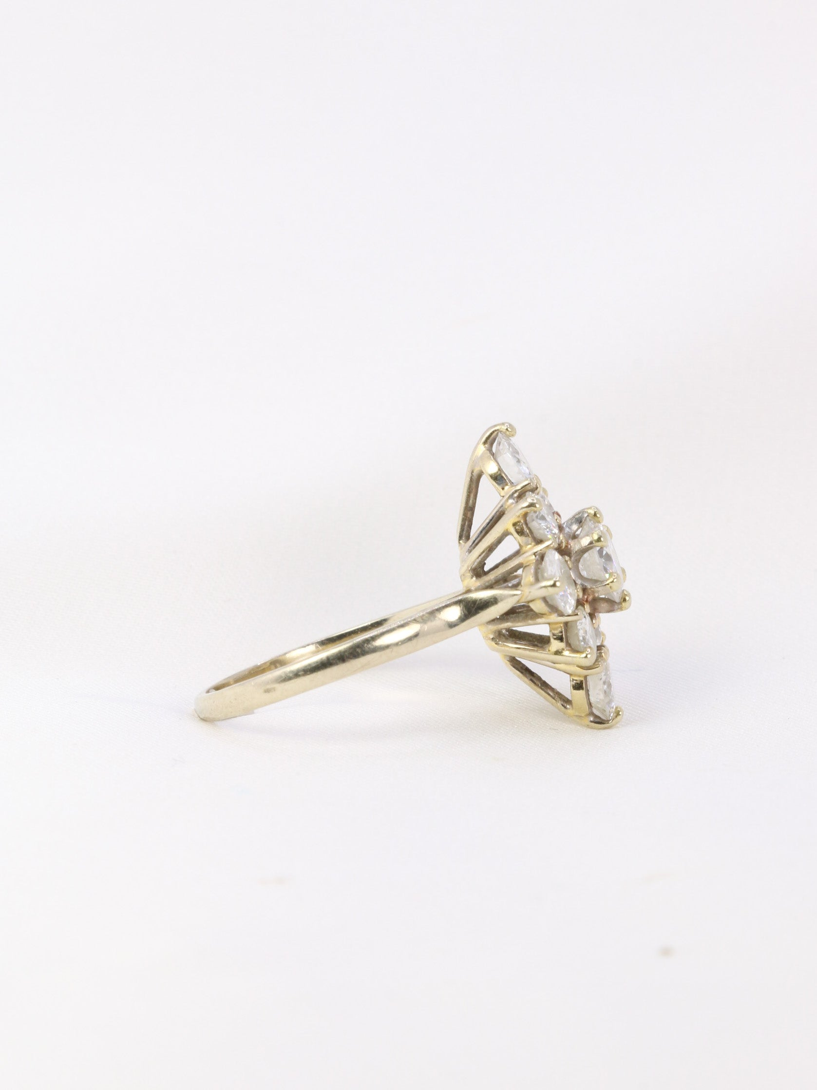 Vintage marquise ring in white gold and diamonds