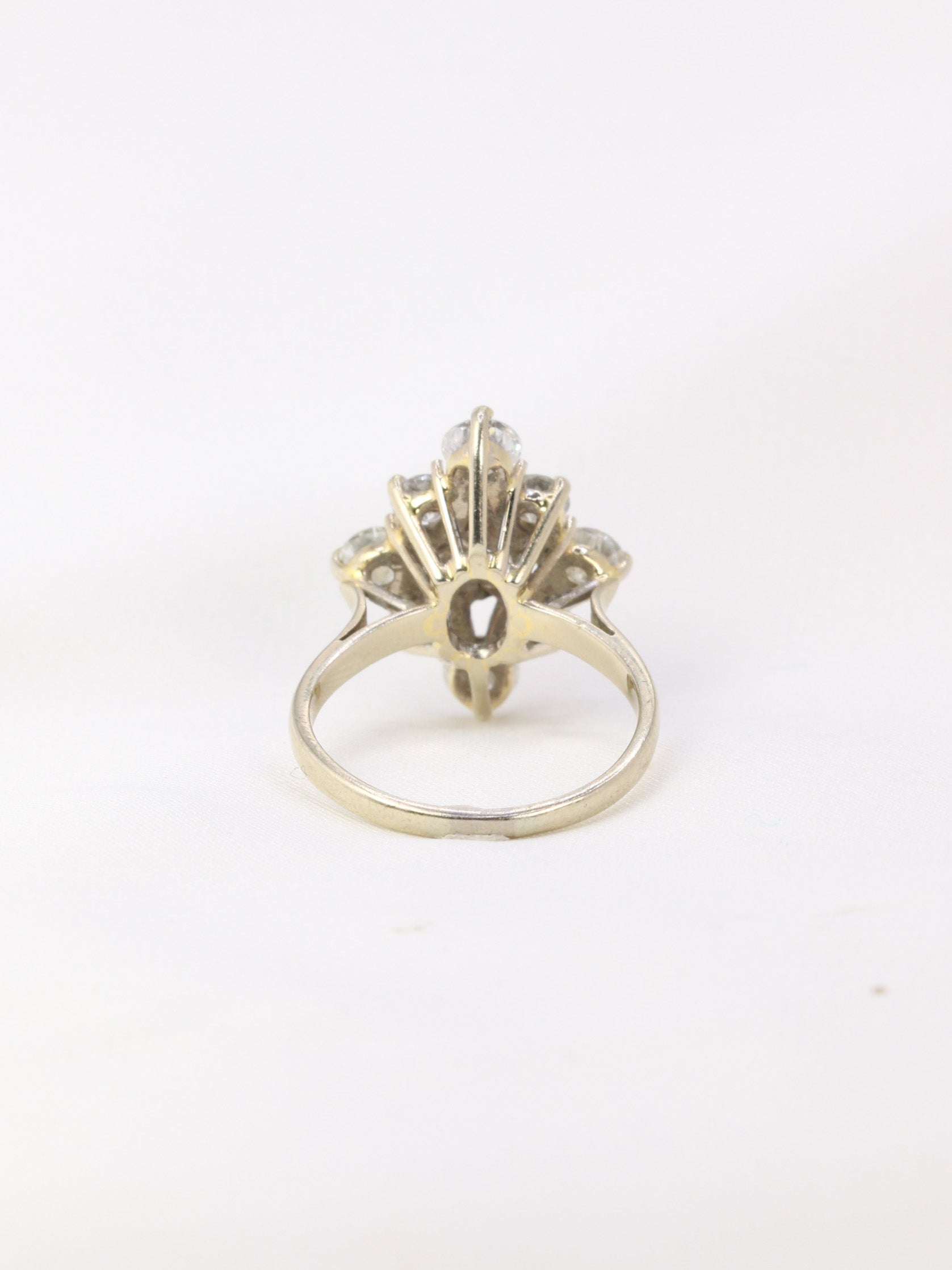 Vintage marquise ring in white gold and diamonds