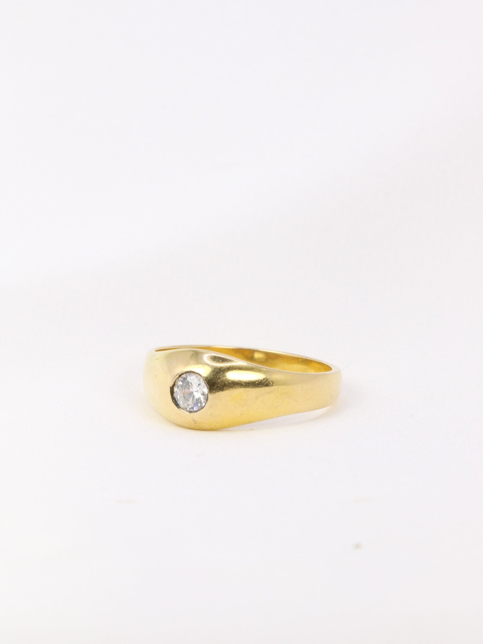 English bangle ring in gold and 0.15ct diamond