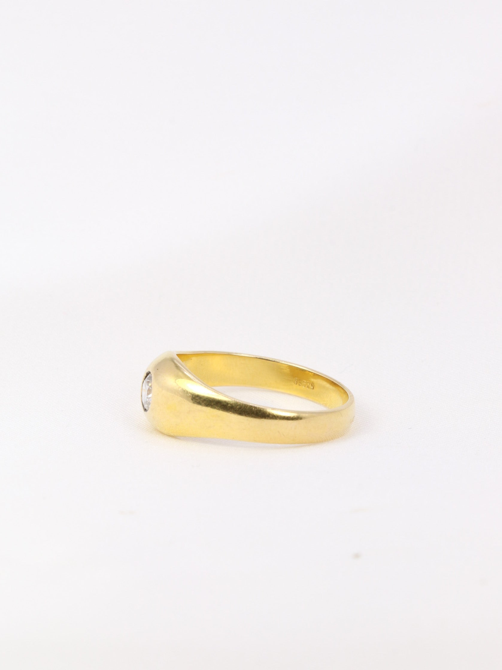 English bangle ring in gold and 0.15ct diamond