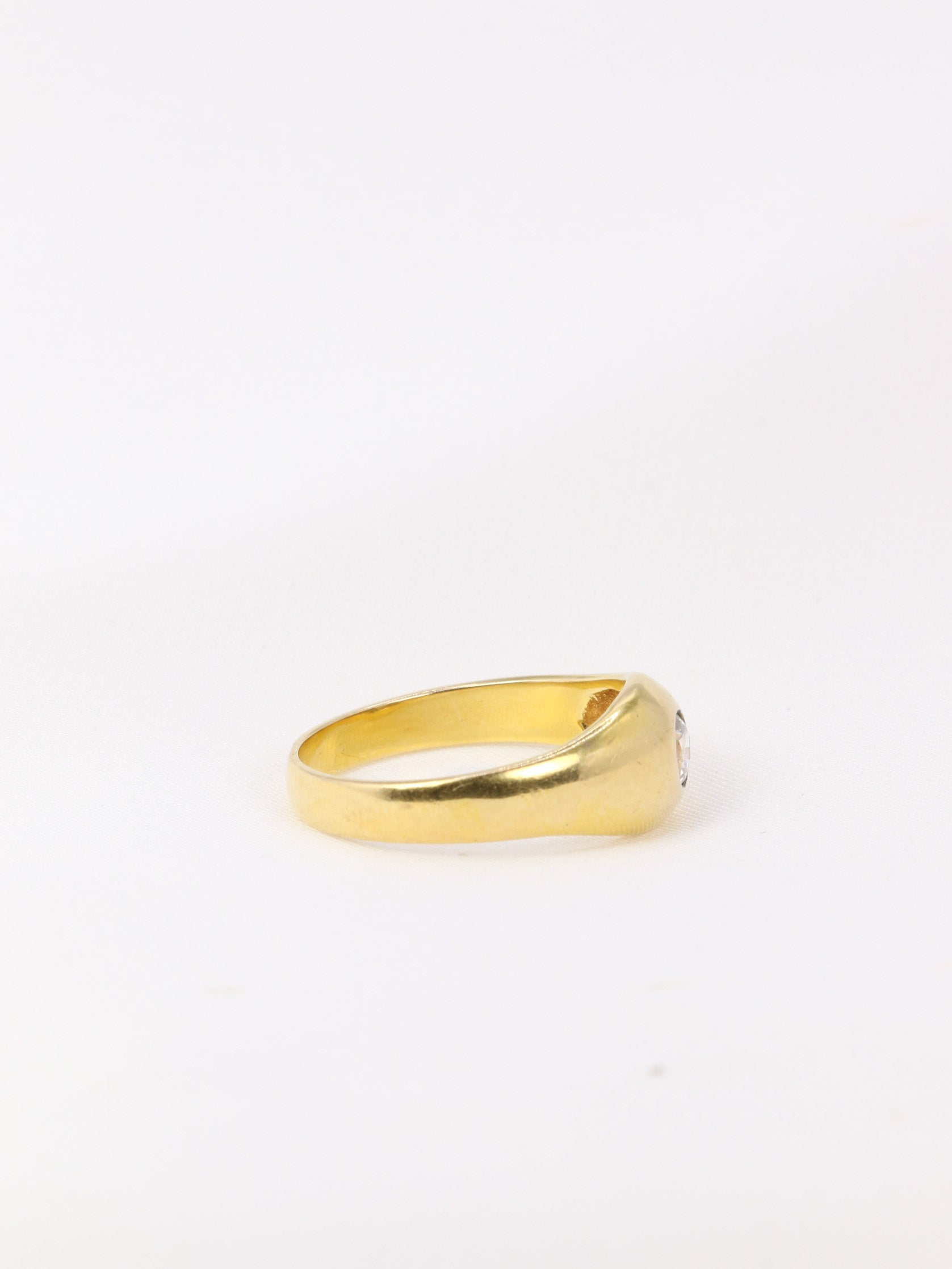 English bangle ring in gold and 0.15ct diamond