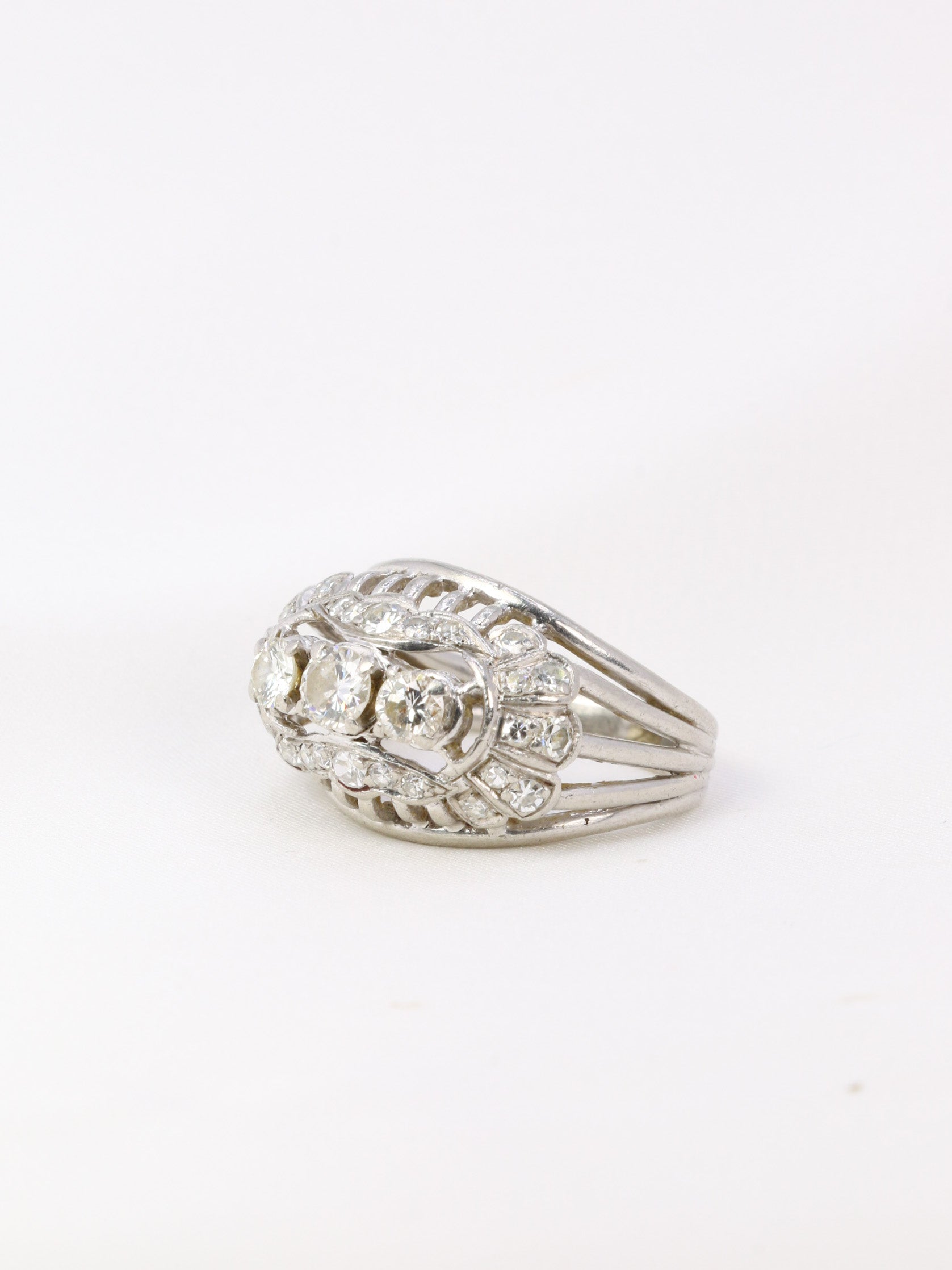 Vintage ball ring in gold, platinum and diamonds