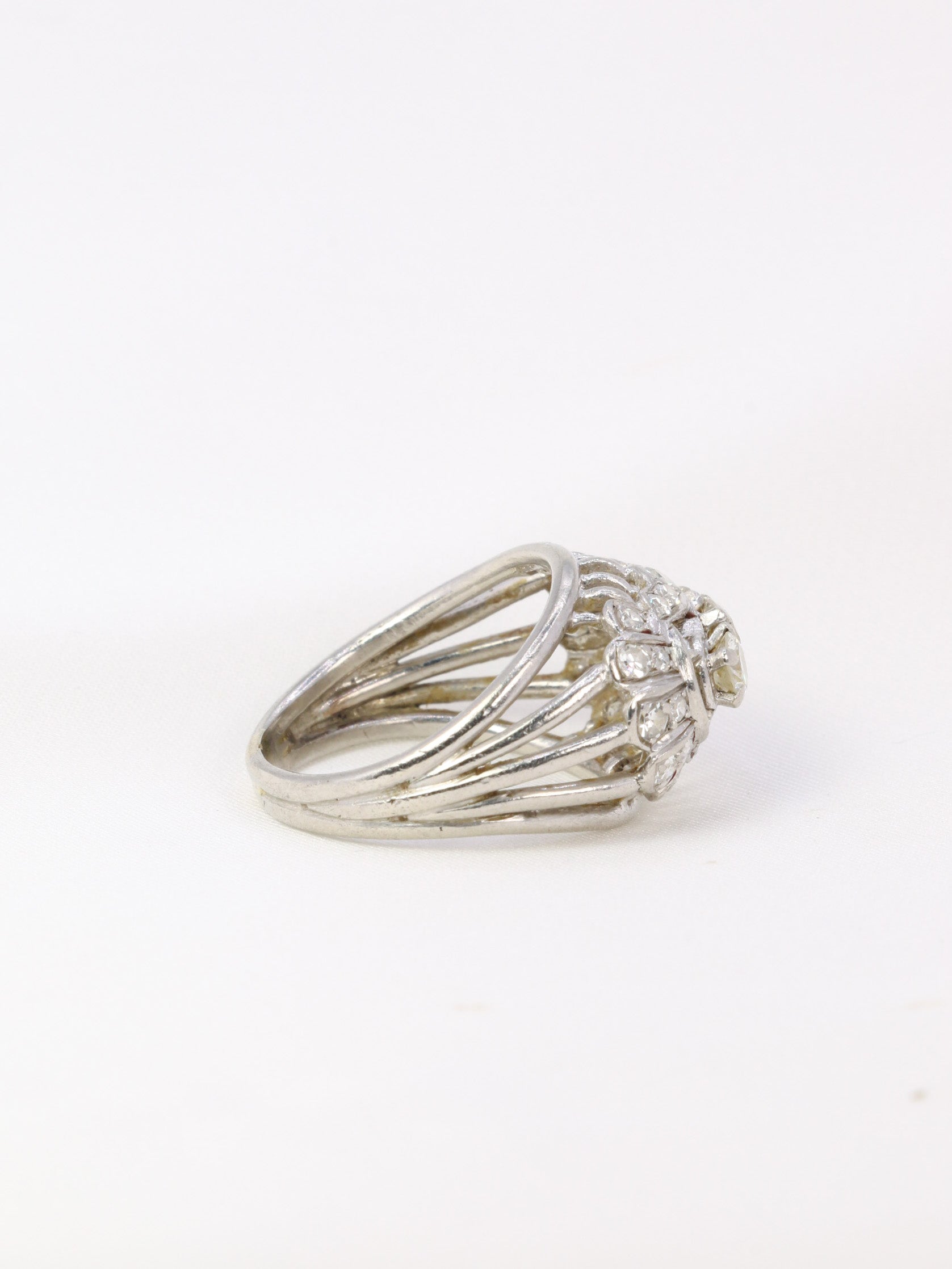 Vintage ball ring in gold, platinum and diamonds