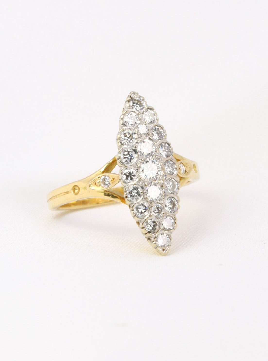 Vintage marquise ring in yellow gold and diamonds