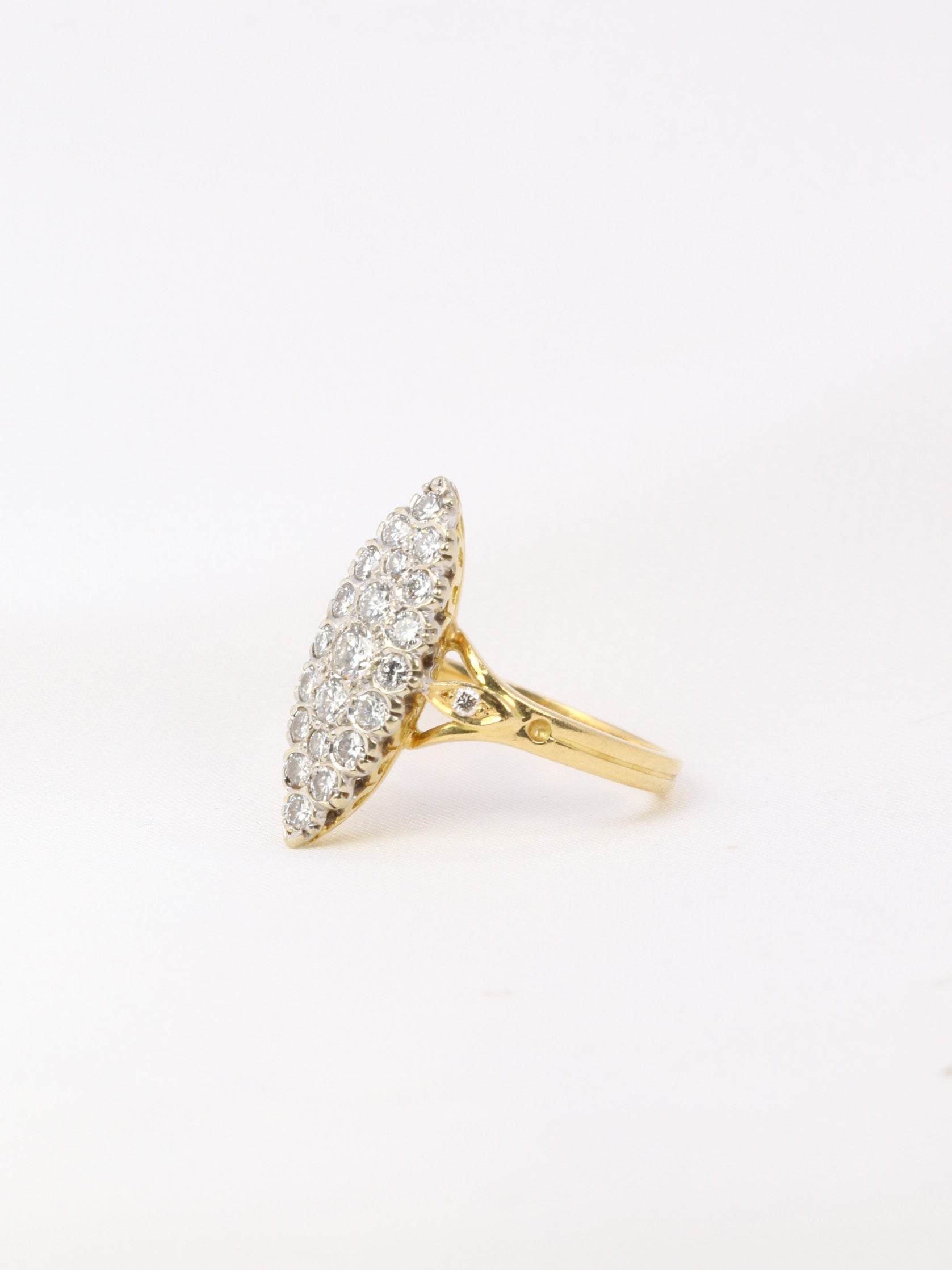 Vintage marquise ring in yellow gold and diamonds