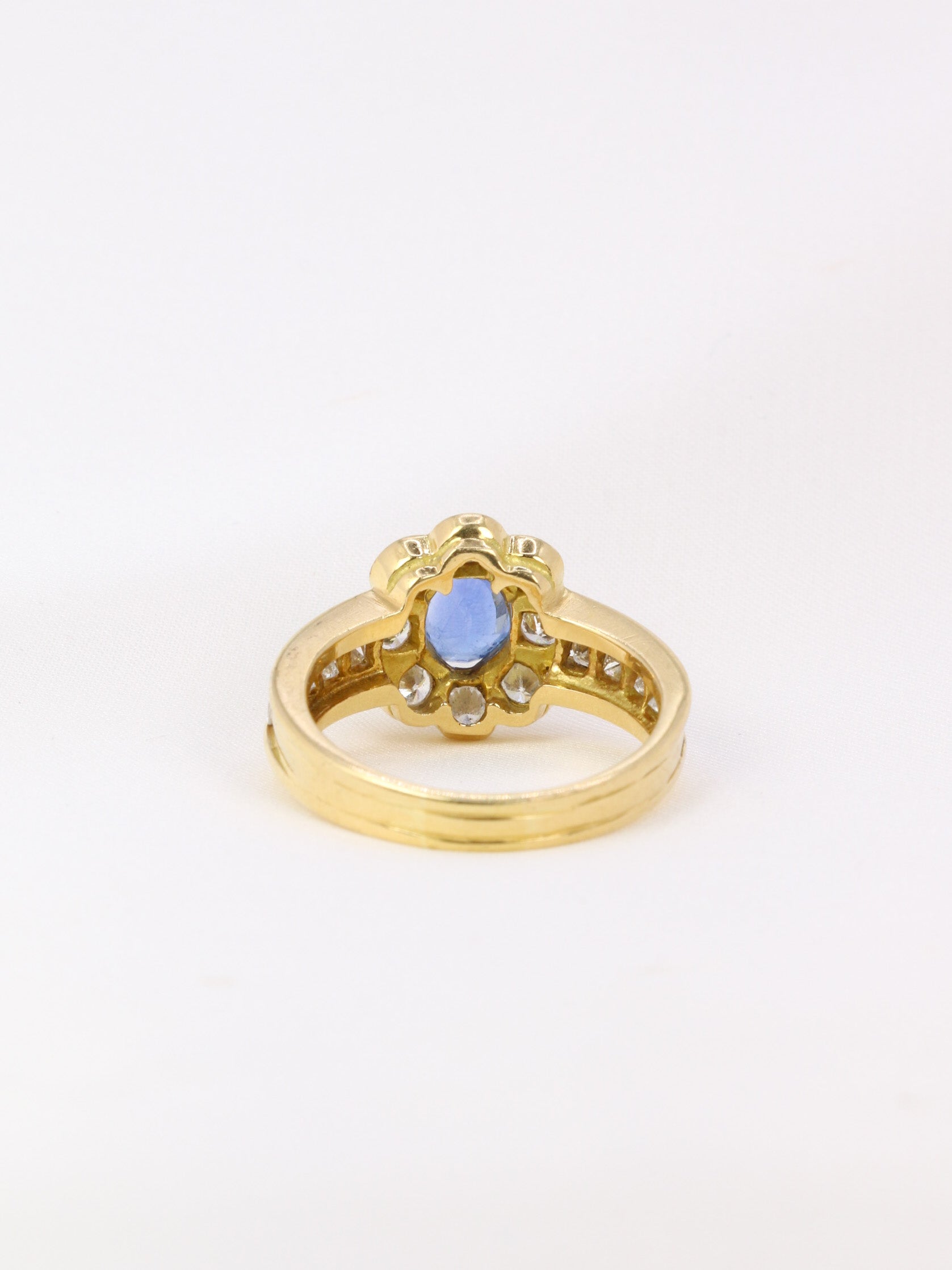 Bague marguerite vintage en or, saphir ovale et diamants