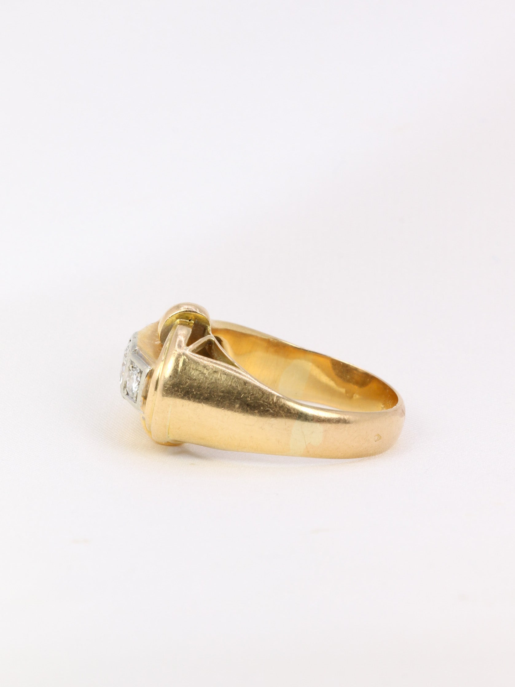 Art-Deco tank ring in yellow gold and diamonds