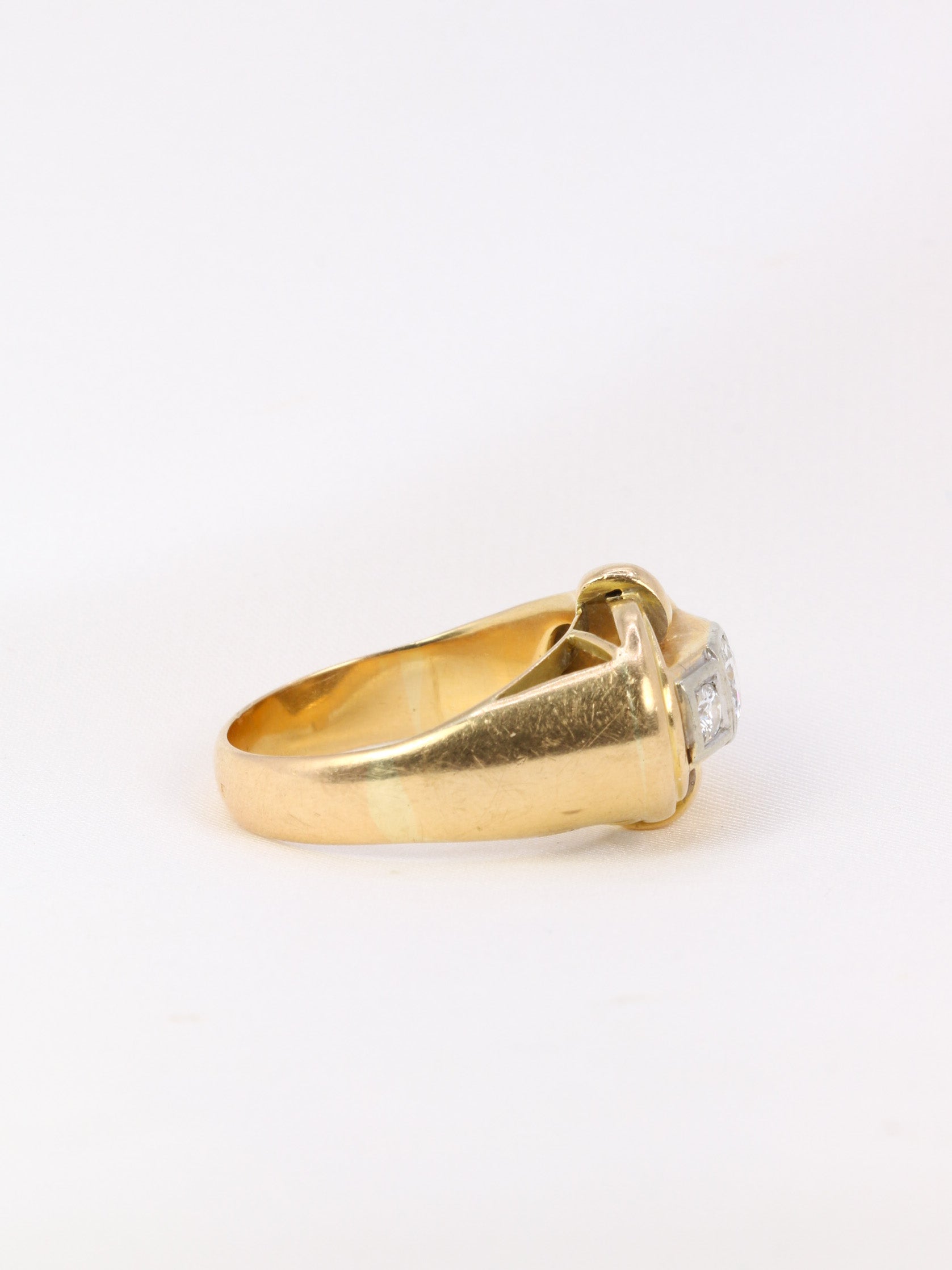 Art-Deco tank ring in yellow gold and diamonds