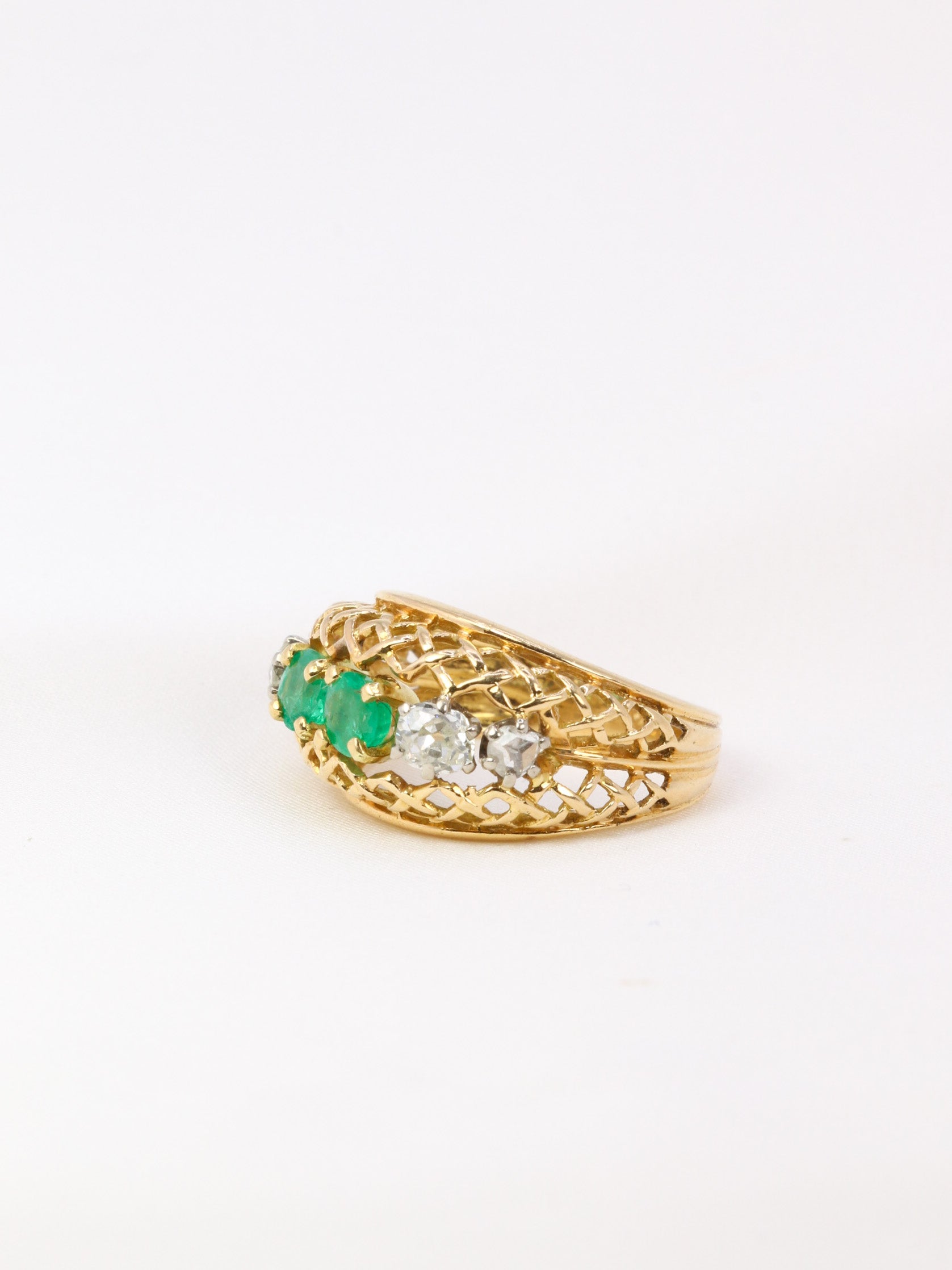 Vintage garter ring in gold, emeralds and diamonds