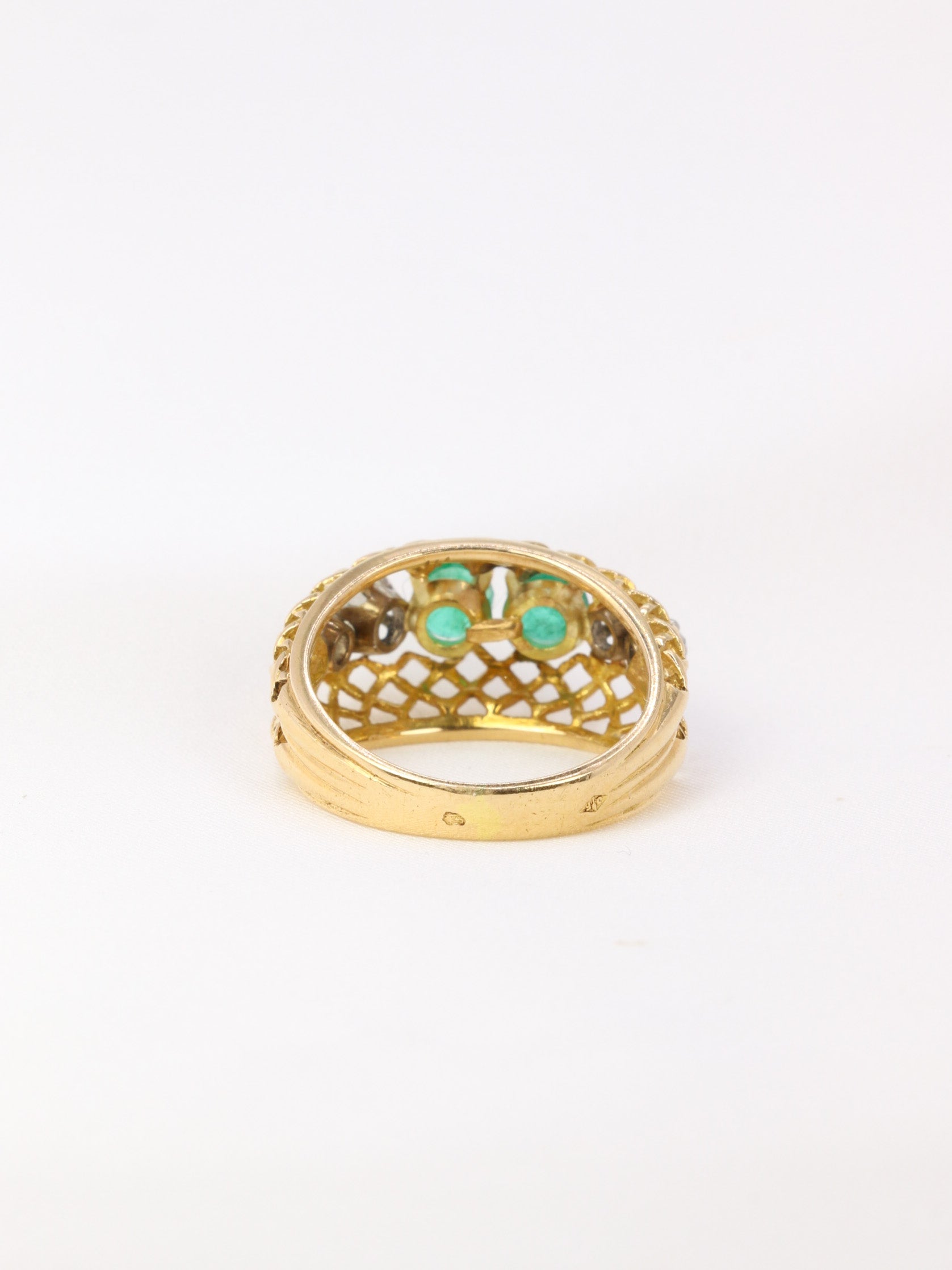 Vintage garter ring in gold, emeralds and diamonds