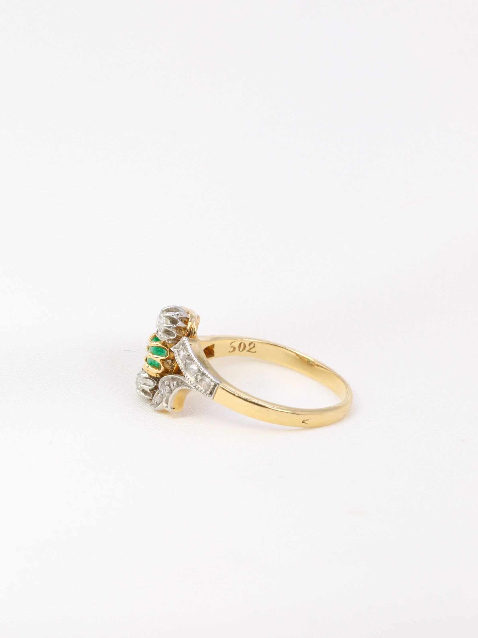 Art Nouveau ring in gold, diamonds and emerald