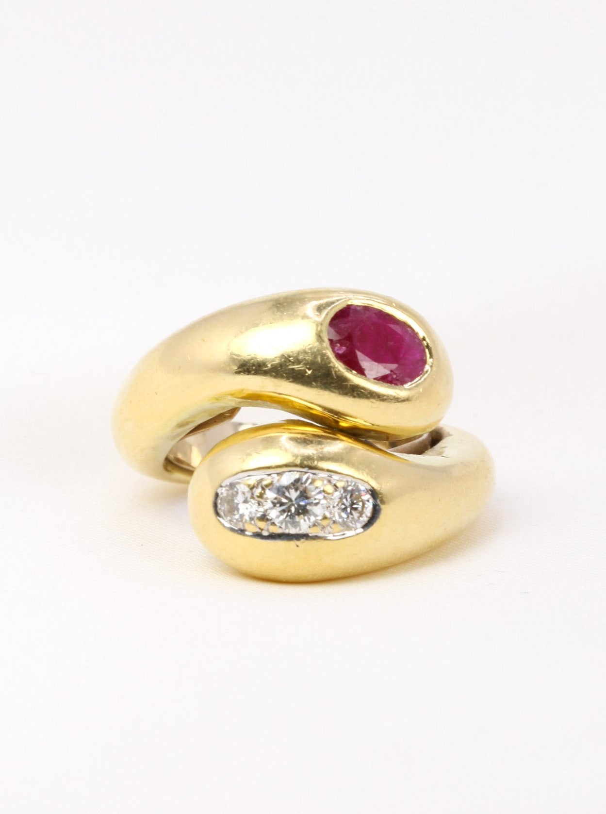 Bague vintage serpent en or, rubis et diamants