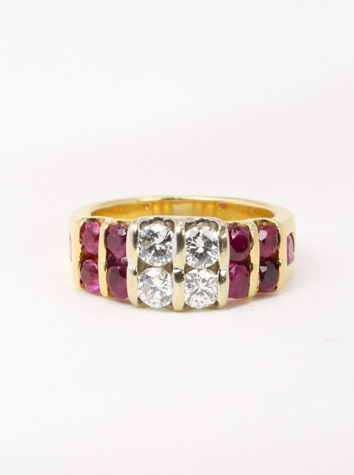 Vintage gold, ruby ​​and diamond ring