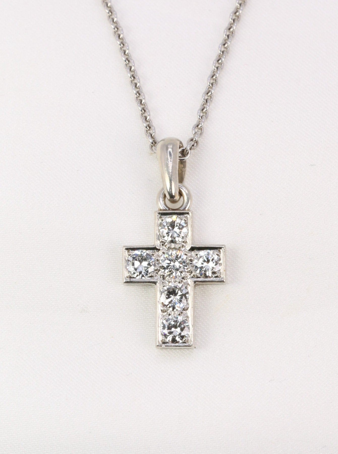 Vintage cross pendant in white gold and 1 ct brilliant-cut diamonds