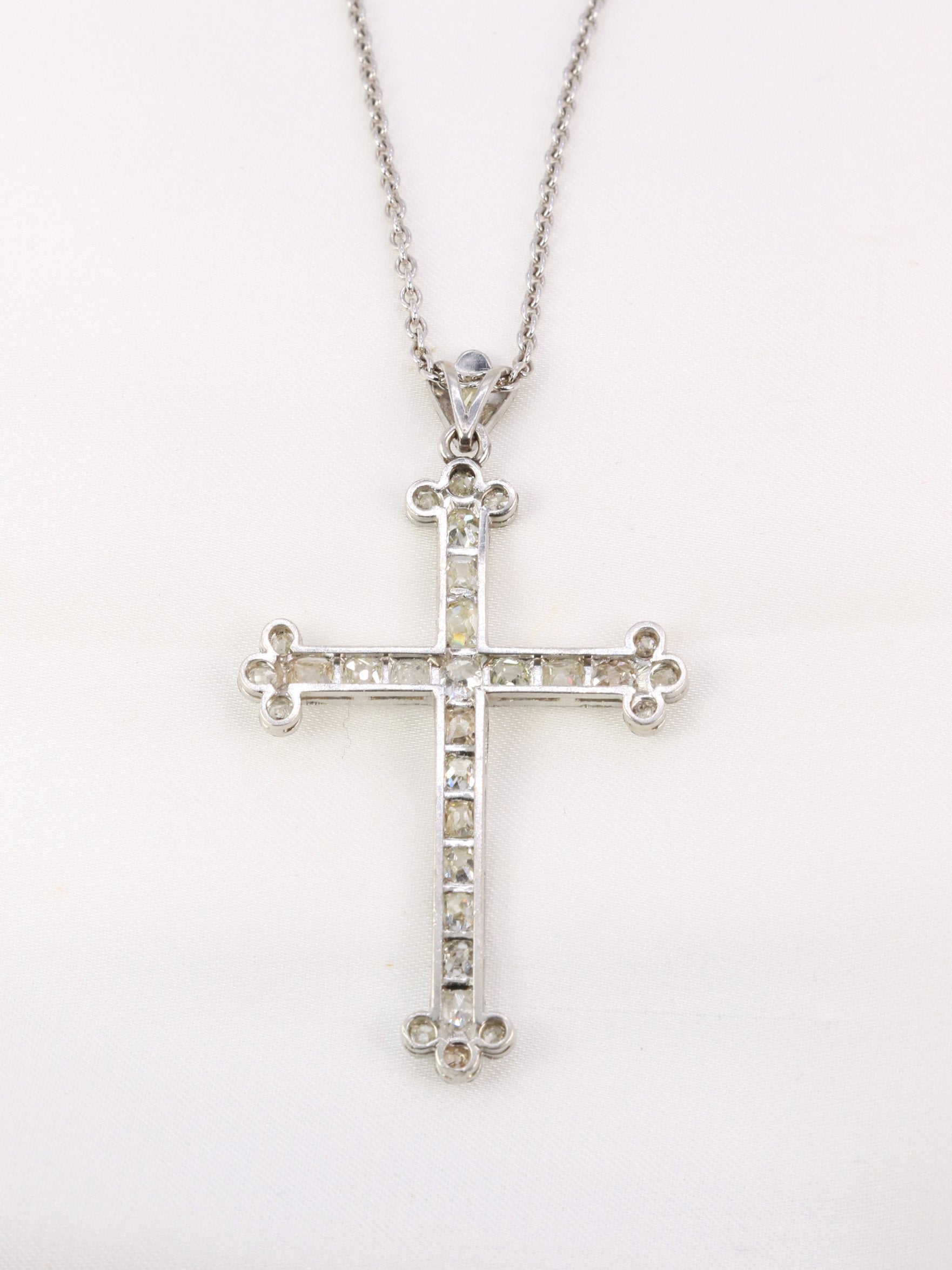 Belle Epoque cross pendant in gold and old cut diamonds