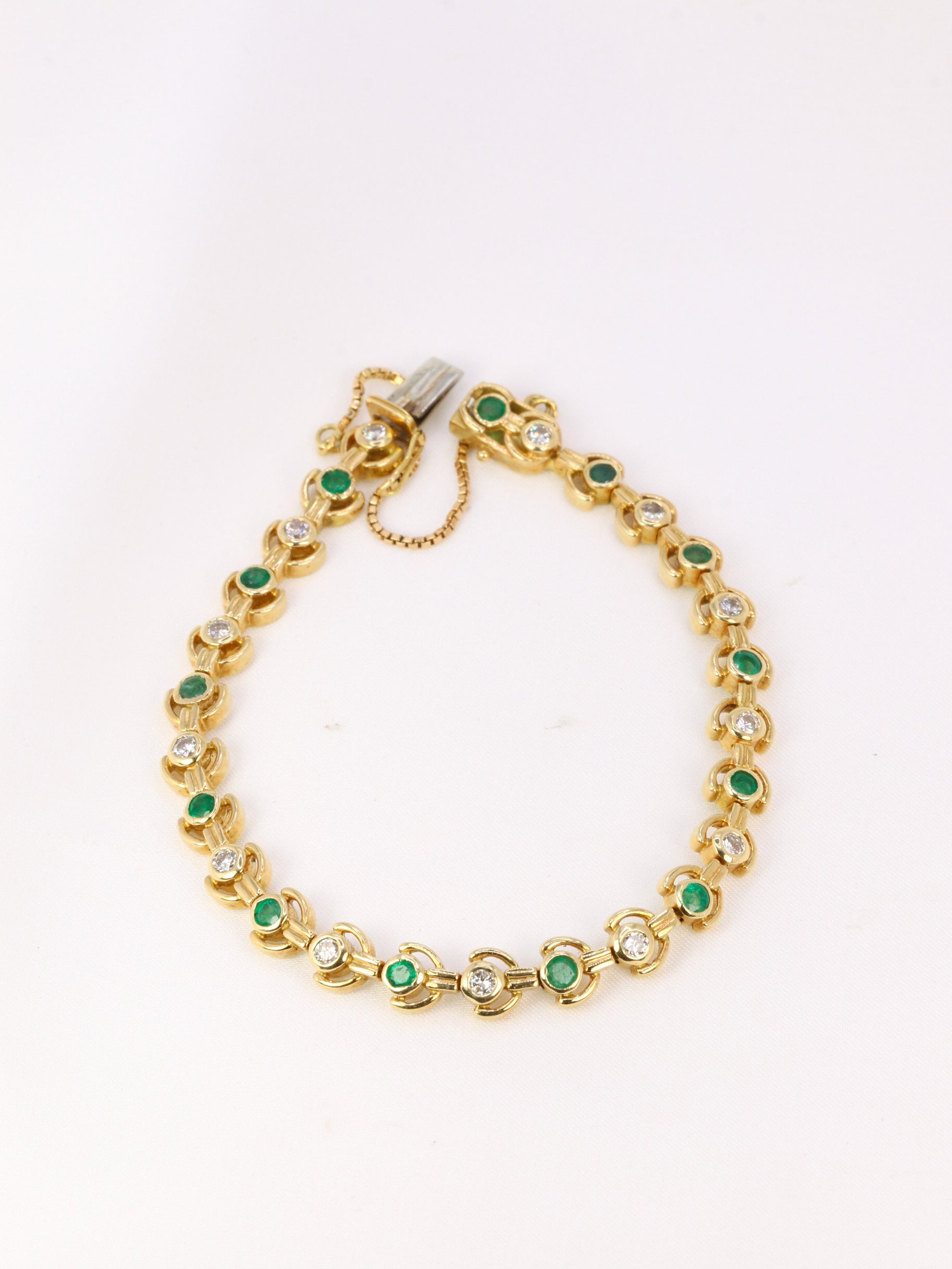 Vintage bracelet in yellow gold, diamonds and emeralds