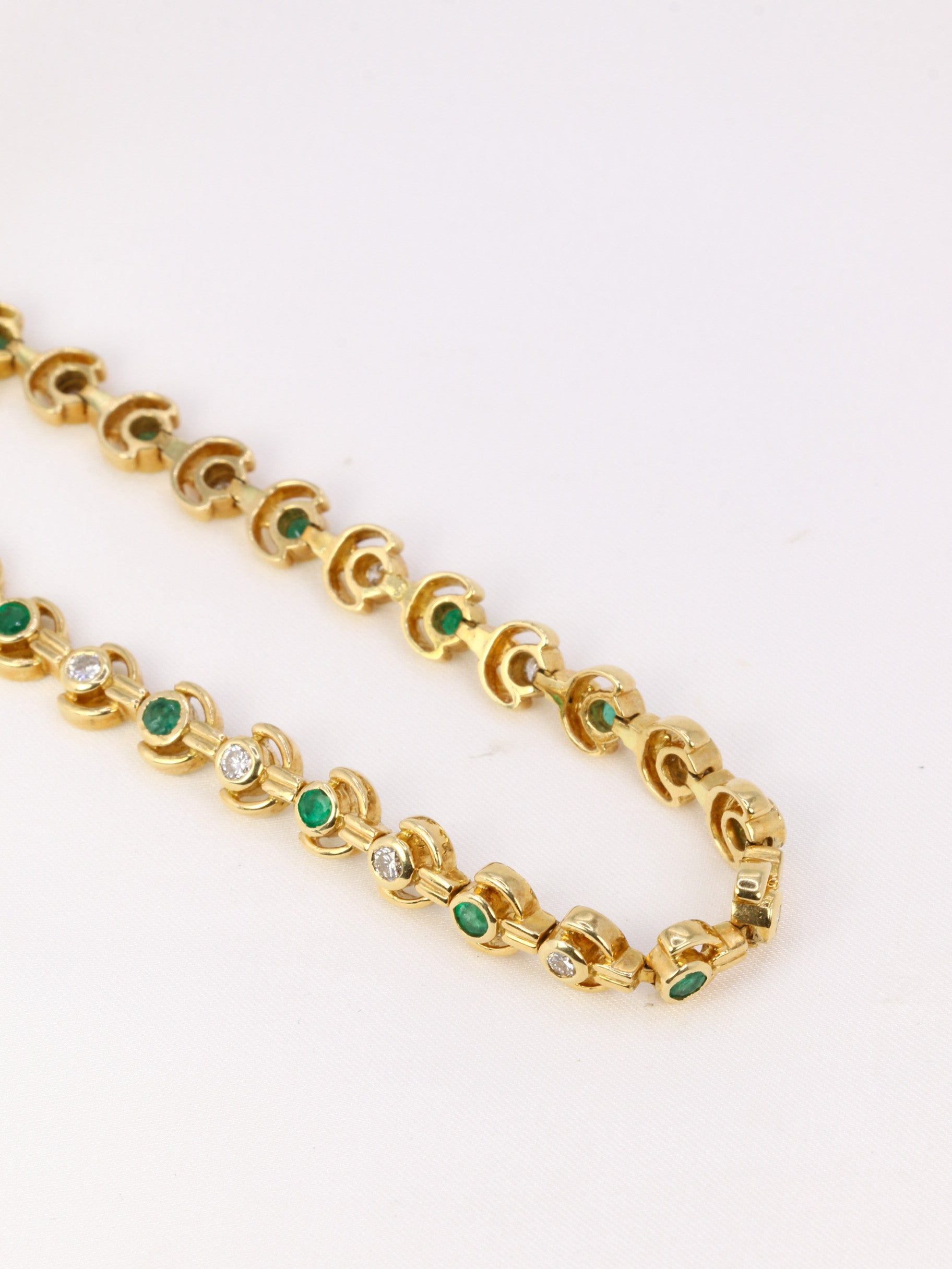 Vintage bracelet in yellow gold, diamonds and emeralds