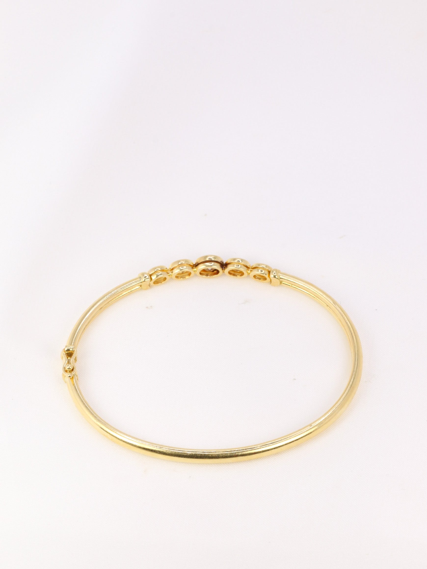 Vintage bangle in soft gold and diamonds