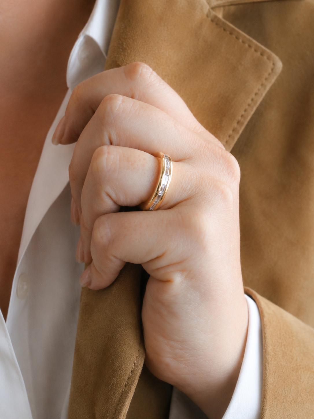 ROLEX Bague or jaune diamants baguette
