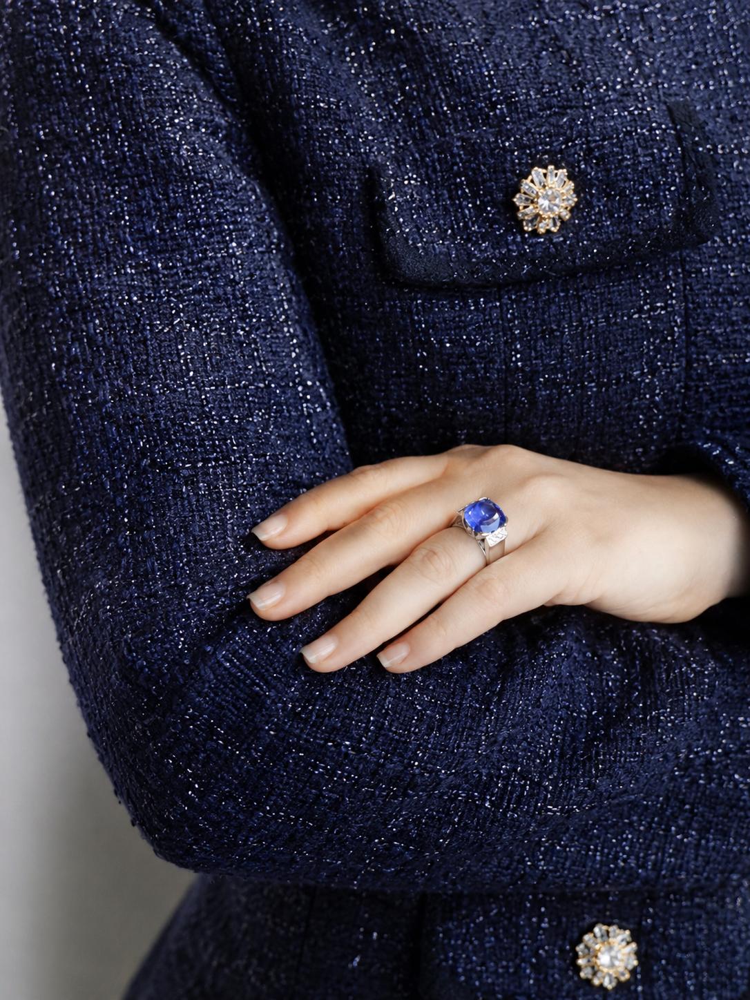 Bague cocktail Or blanc Saphir coussin Ceylan 10,81 carats