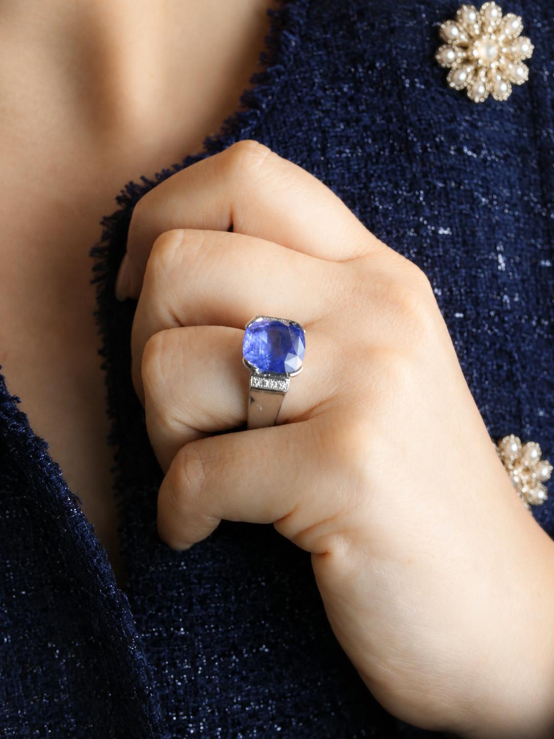 Bague cocktail Or blanc Saphir coussin Ceylan 10,81 carats