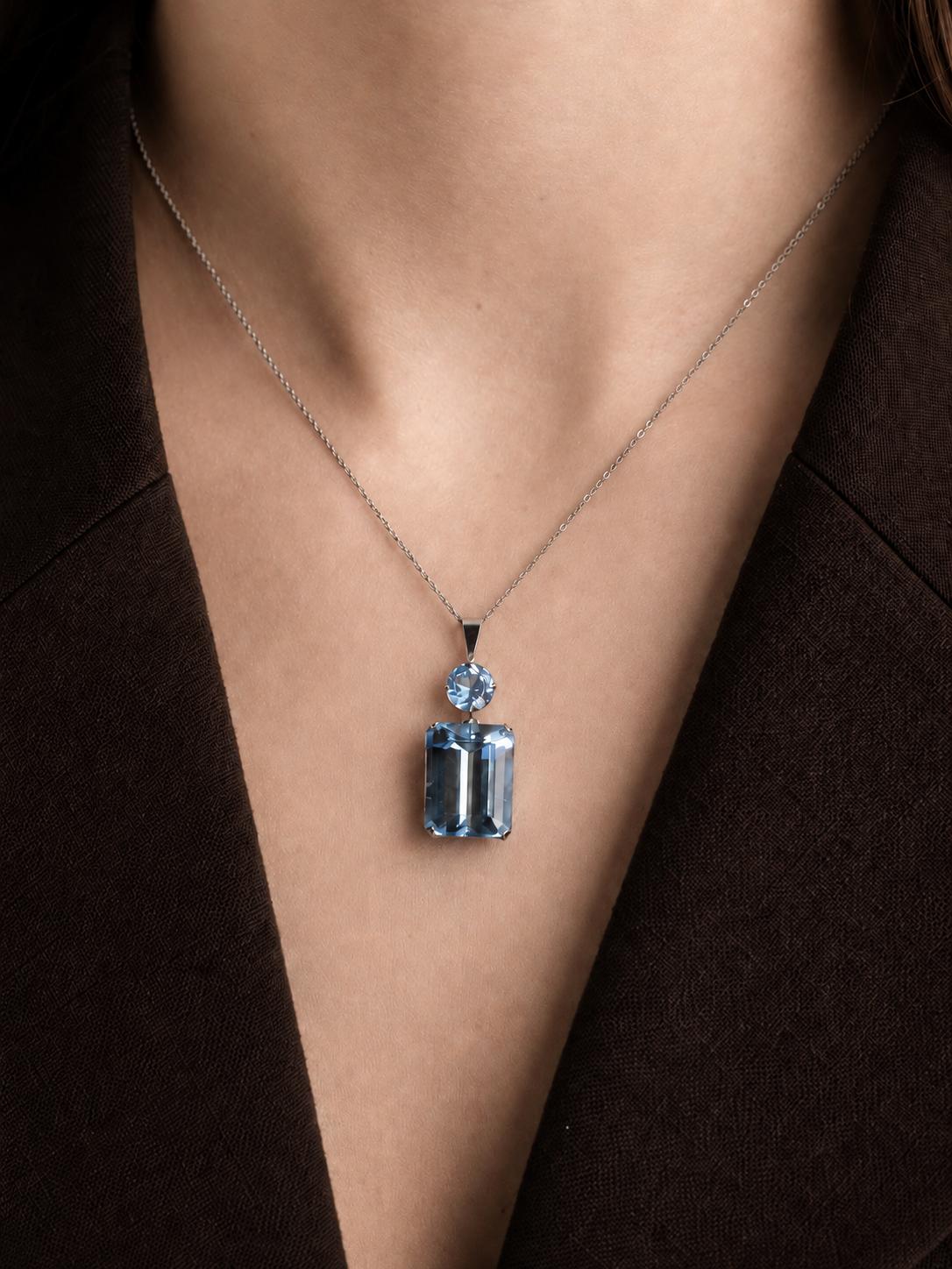Pendentif Or blanc Aigue marine 23 carats