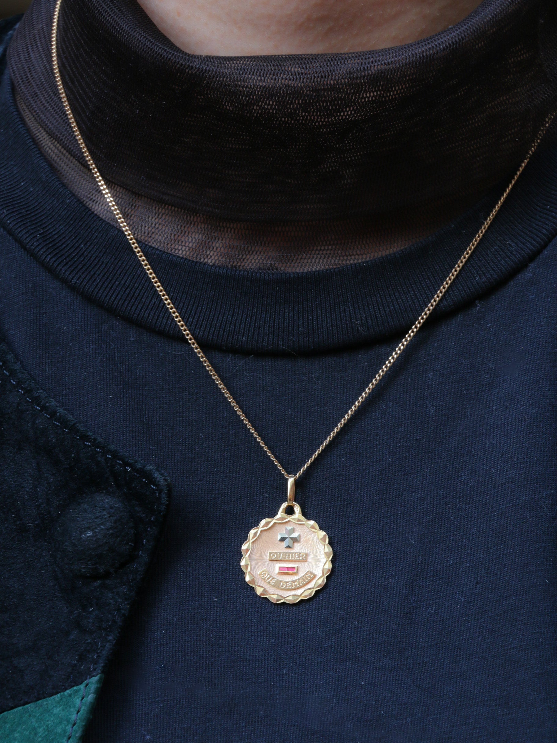 Augis Love Medal More than yesterday less than tomorrow in yellow gold and ruby ​​- ca 1970