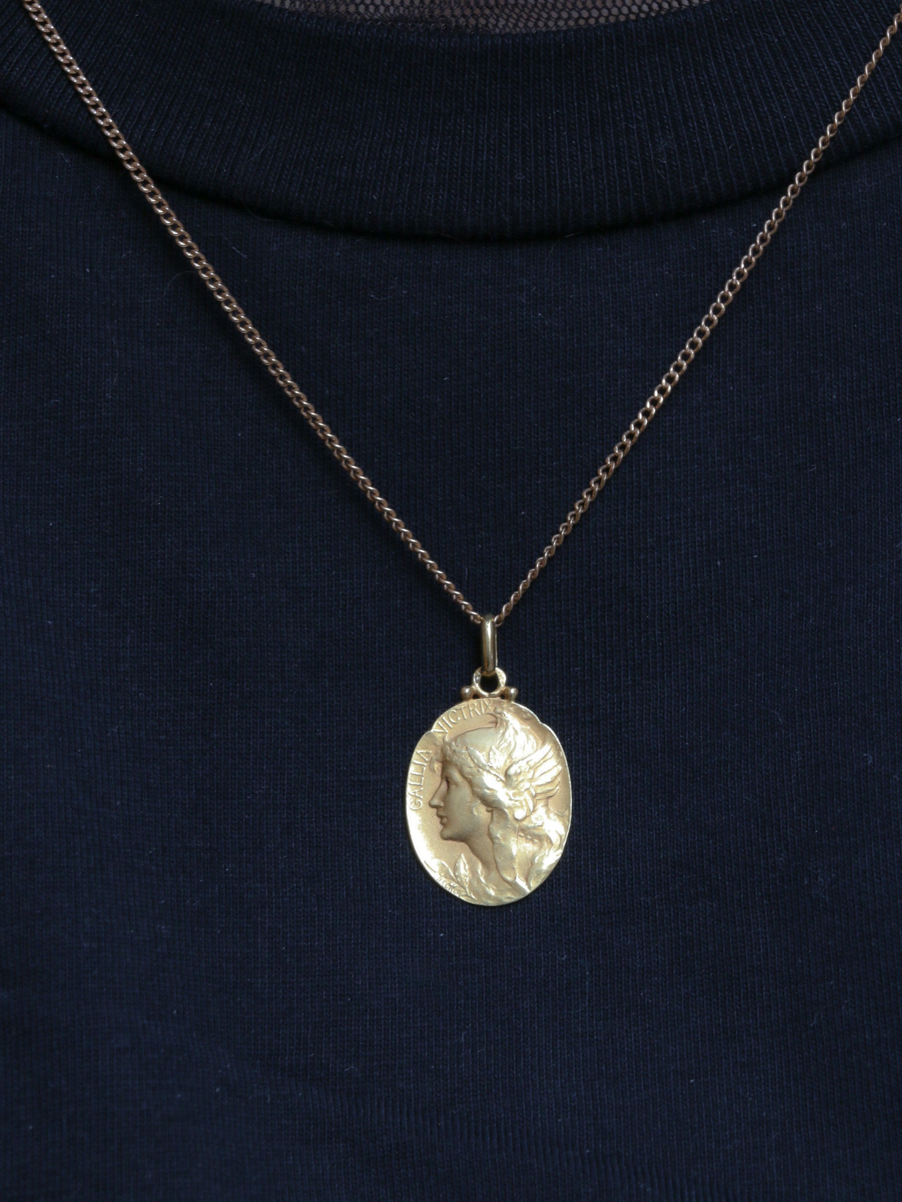 Art-Nouveau Becker “Gallia Victrix” medal in yellow gold