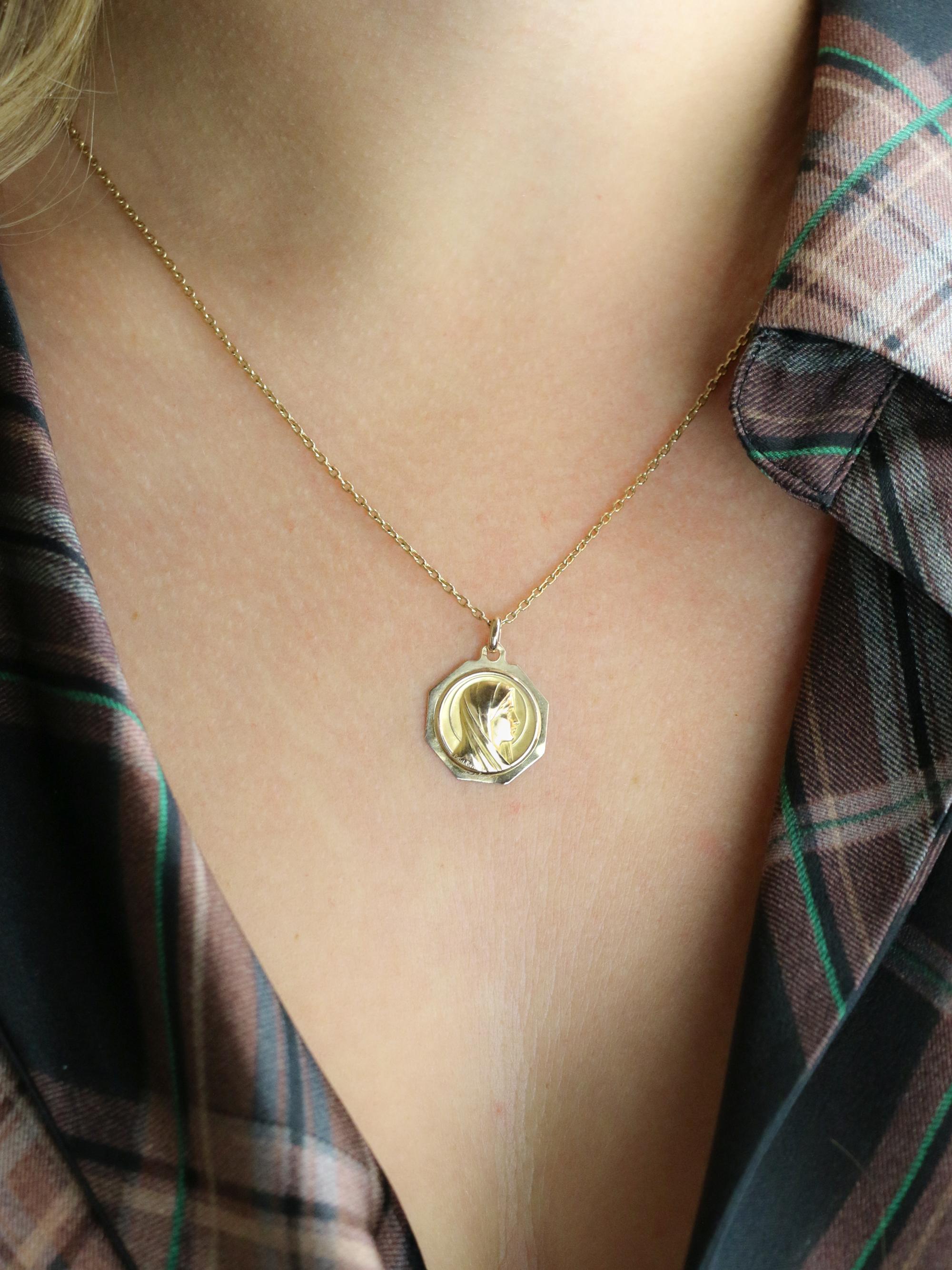 PAUL BRANDT Médaille Art Deco or jaune vierge de profil