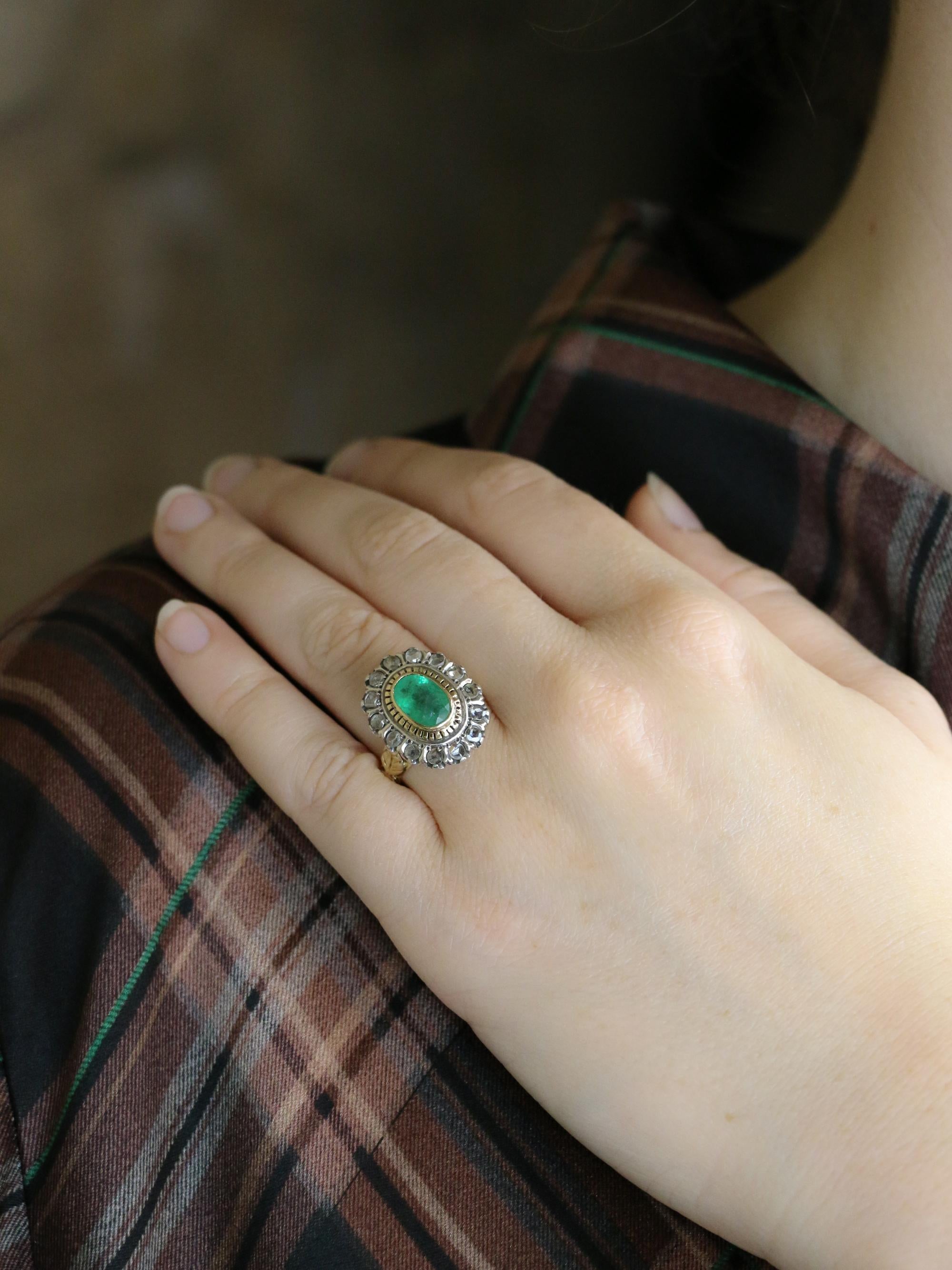 Bague ancienne or argent émeraude ovale diamants