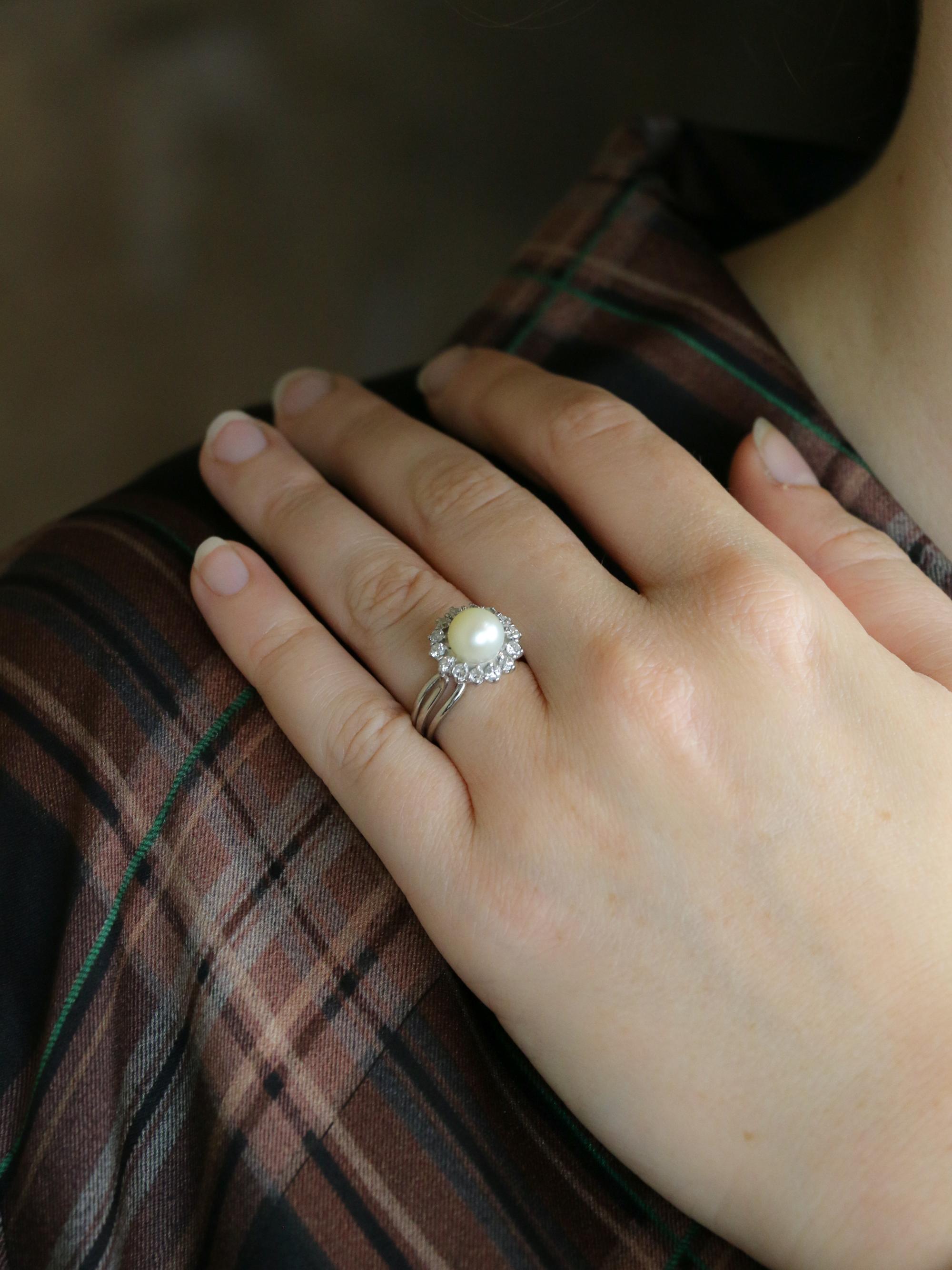 Bague marguerite or blanc perle diamants