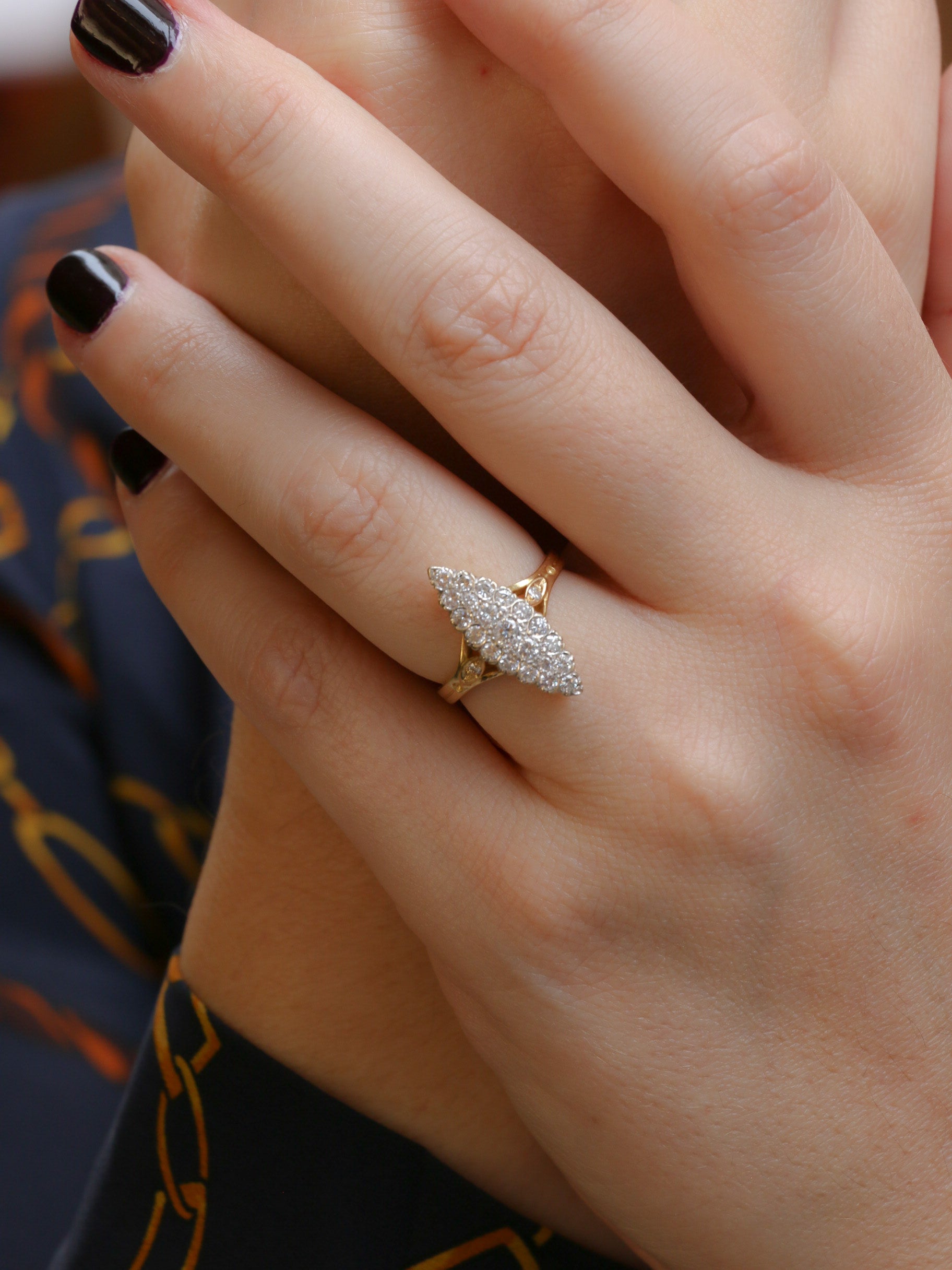 Vintage marquise ring in yellow gold and diamonds