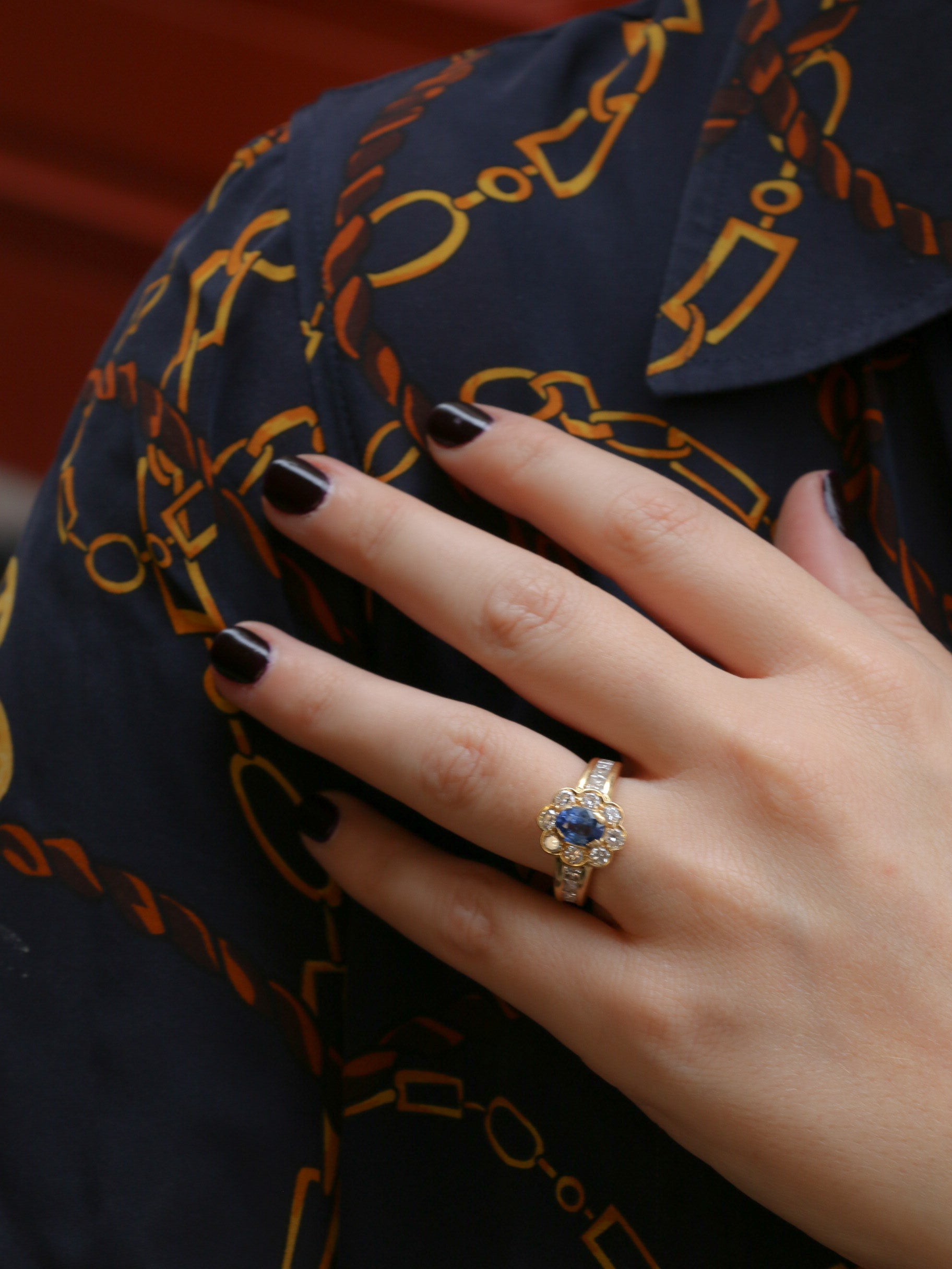 Bague marguerite vintage en or, saphir ovale et diamants