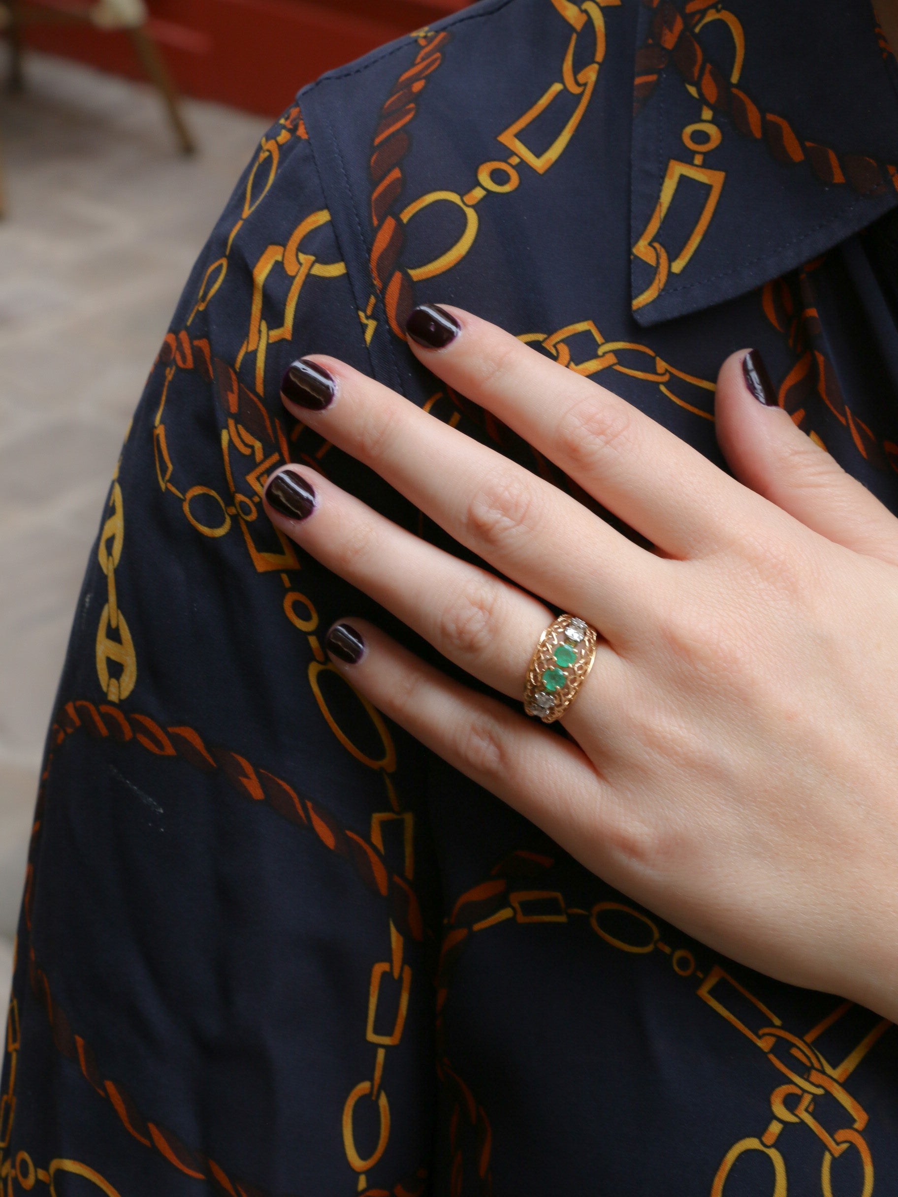 Vintage garter ring in gold, emeralds and diamonds