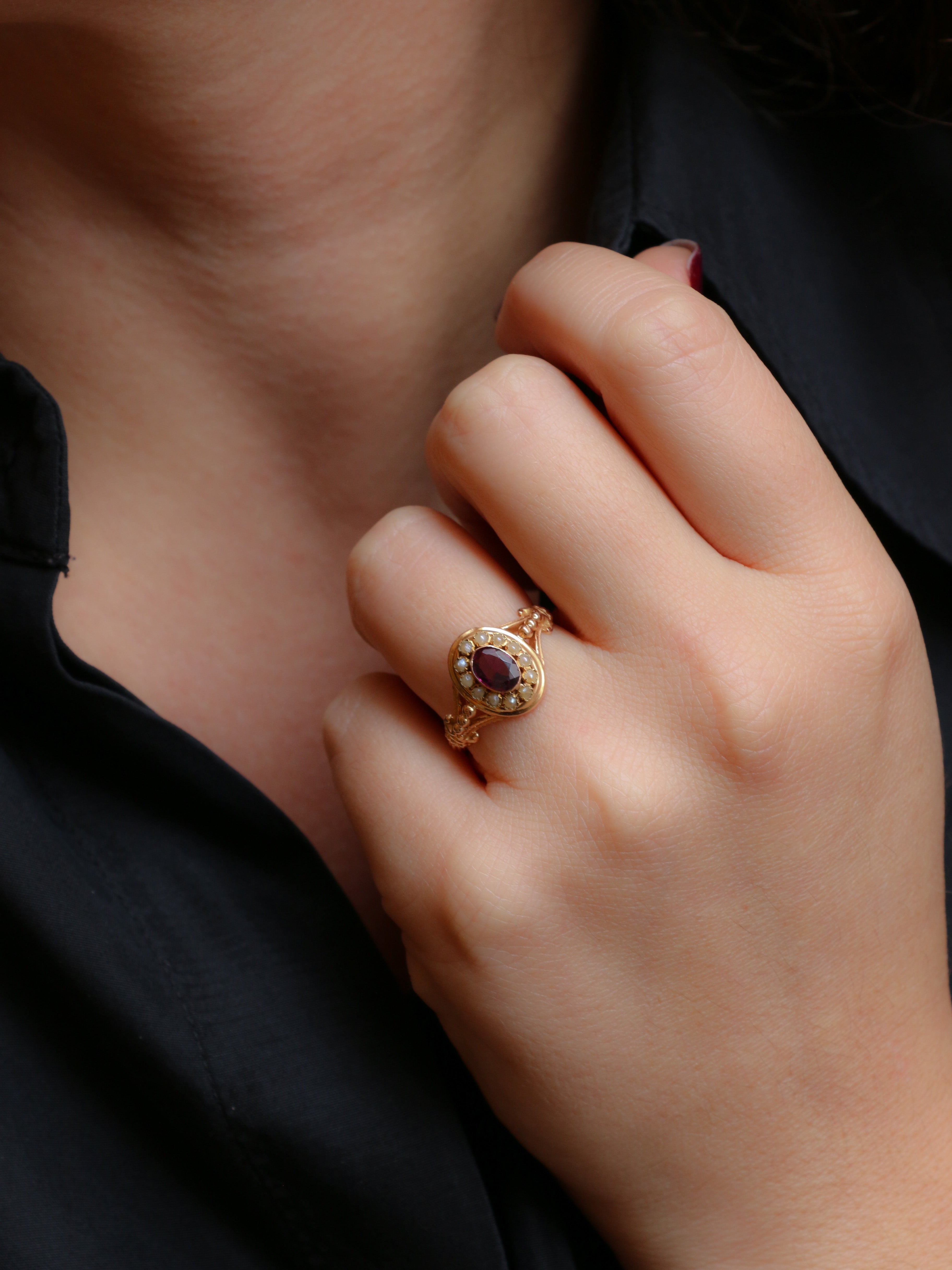 Bague victorienne or jaune grenat perles fines