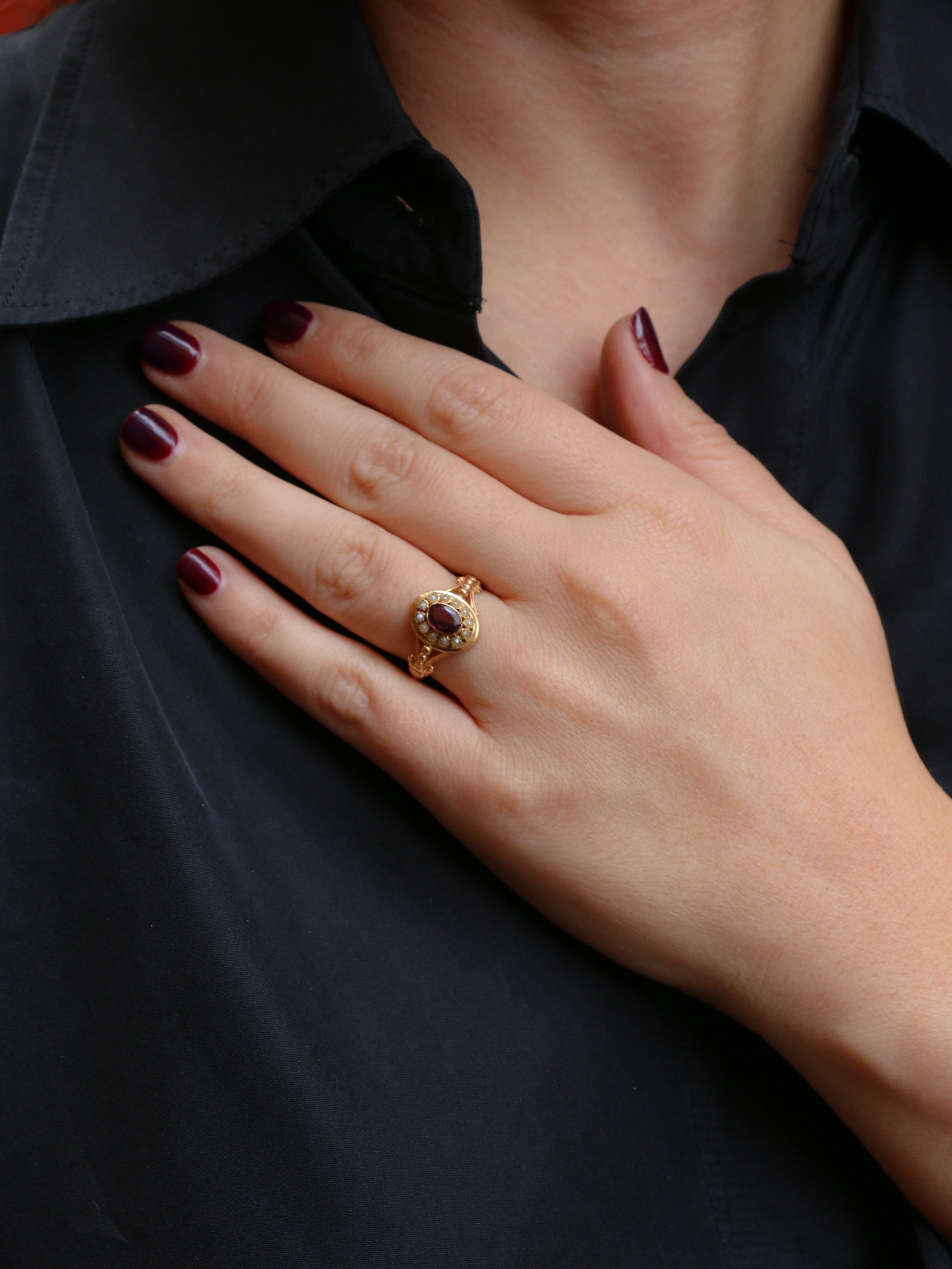 Bague victorienne or jaune grenat perles fines