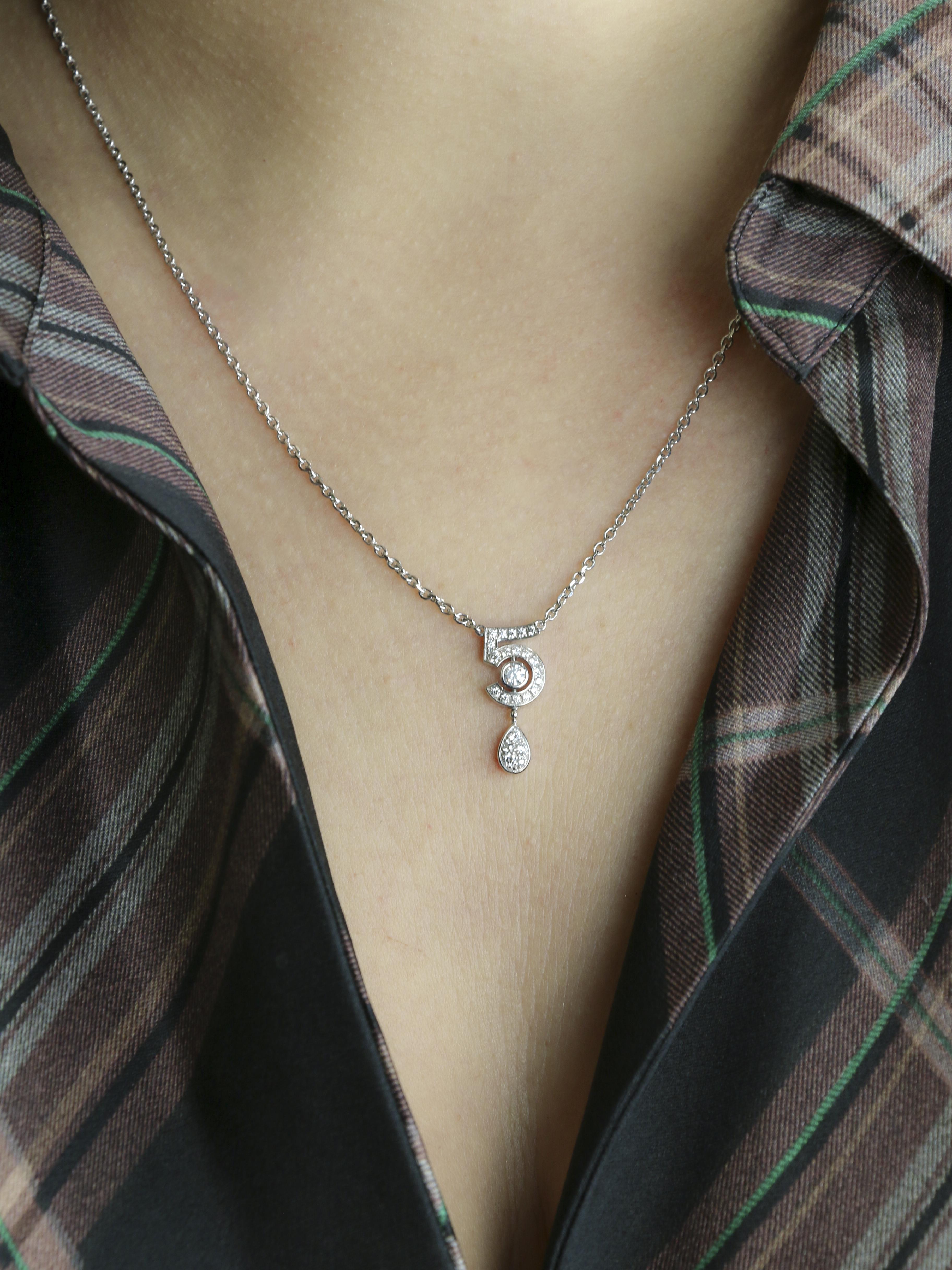 CHANEL Collier Eternal 5 or blanc diamants