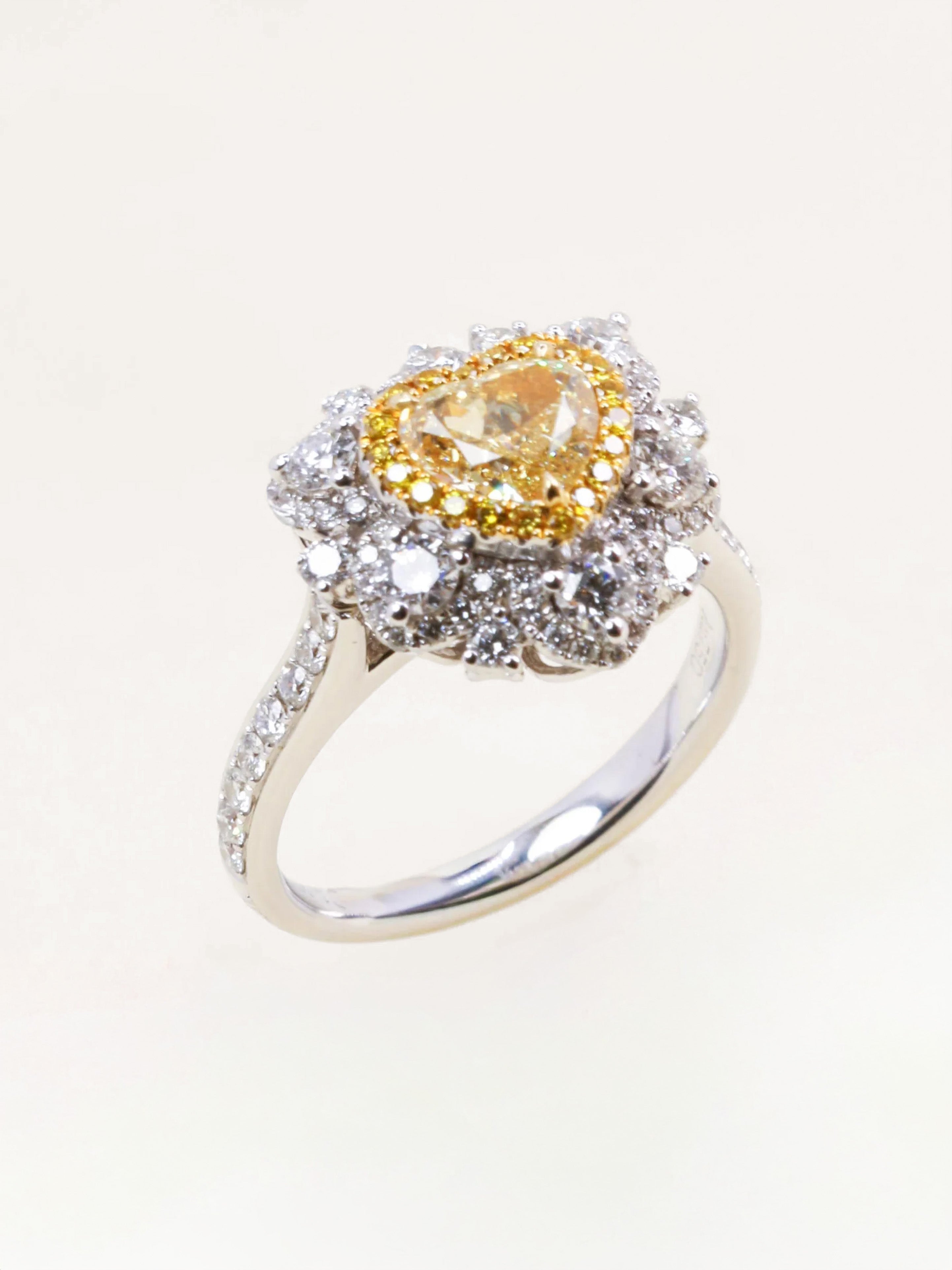 Bague Diamant coeur jaune Fancy Yellow 1 carat convertible Pendentif