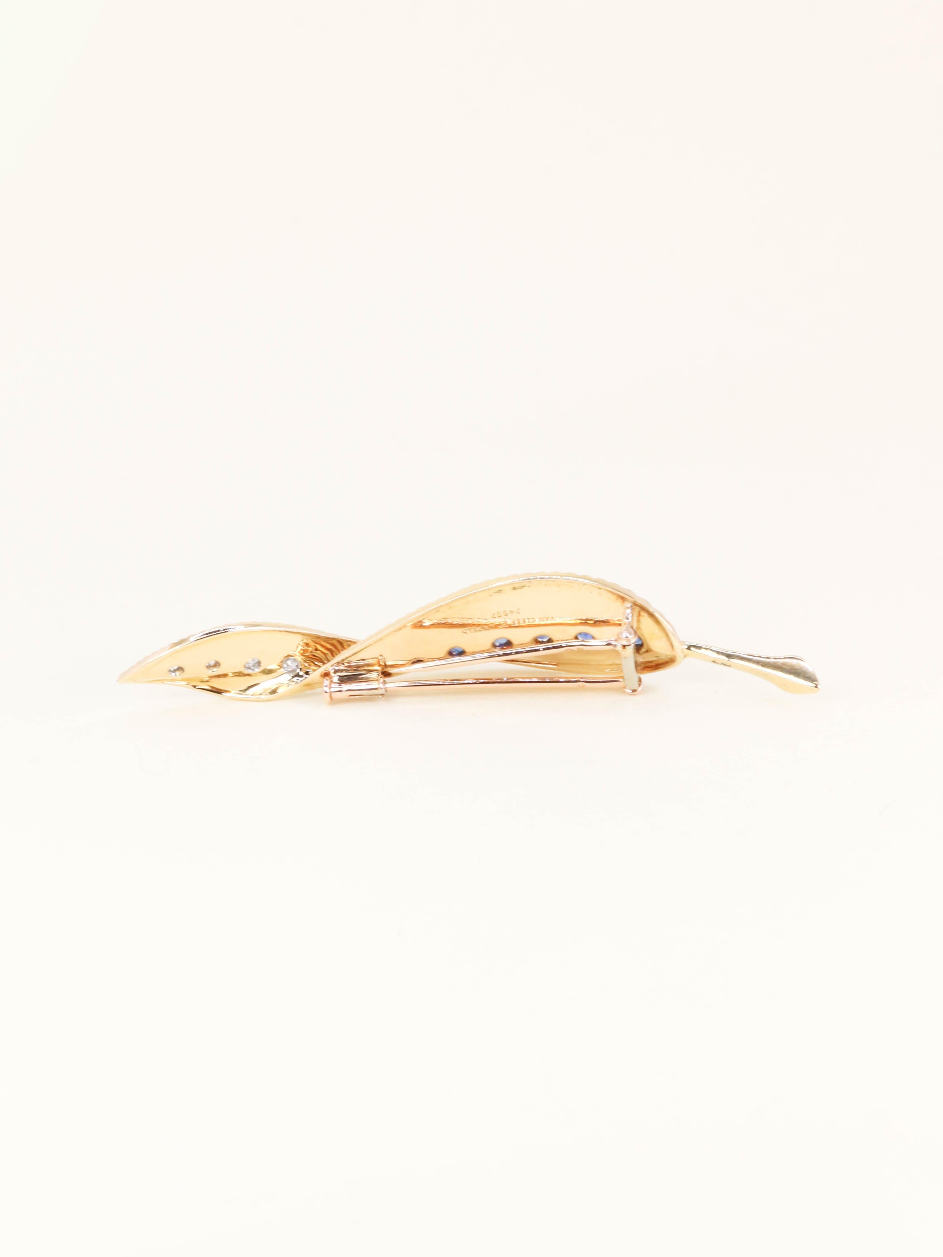 VAN CLEEF & ARPELS Broche clip feuille or jaune saphirs diamants - 1959