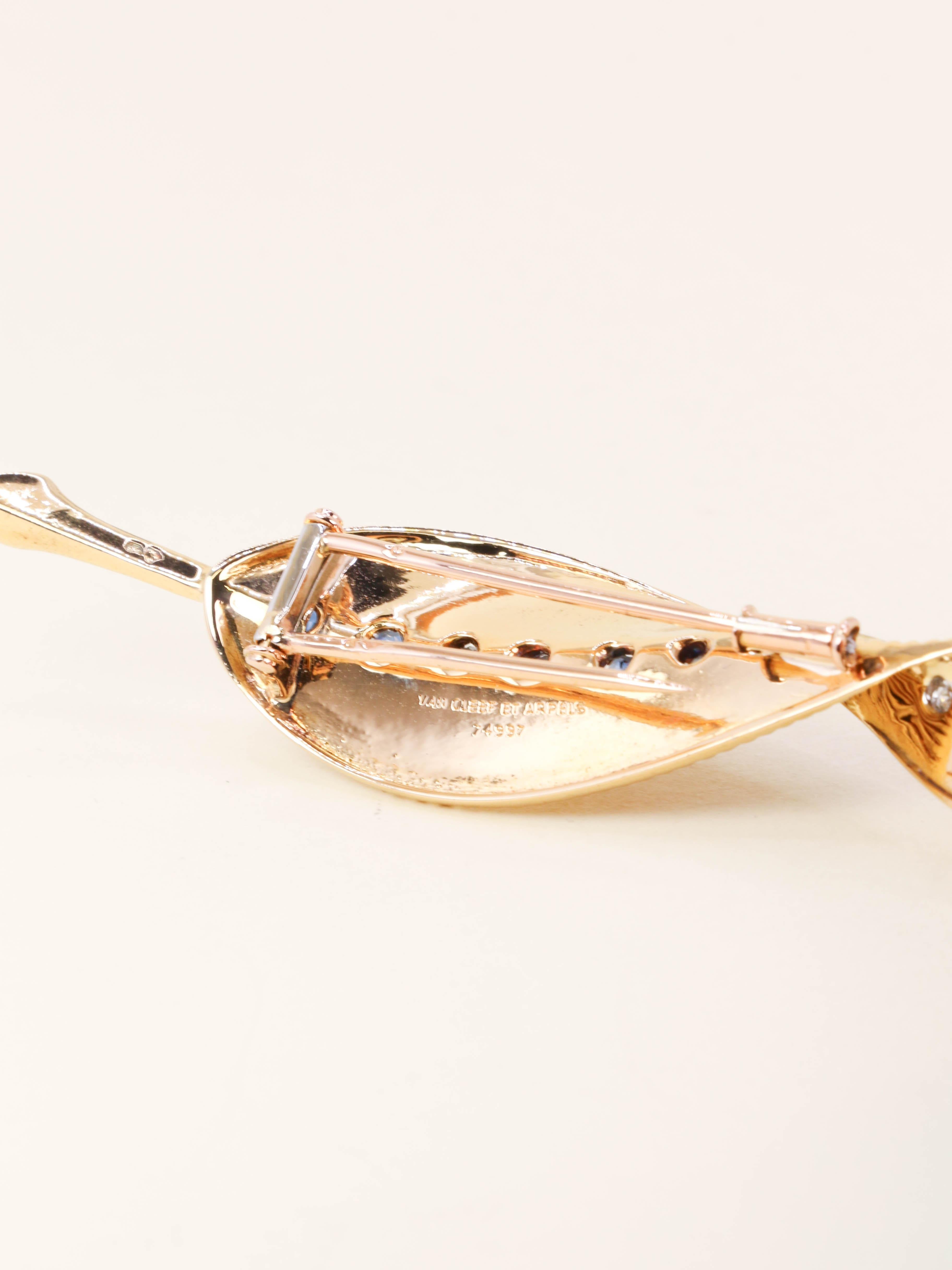 VAN CLEEF & ARPELS Broche clip feuille or jaune saphirs diamants - 1959