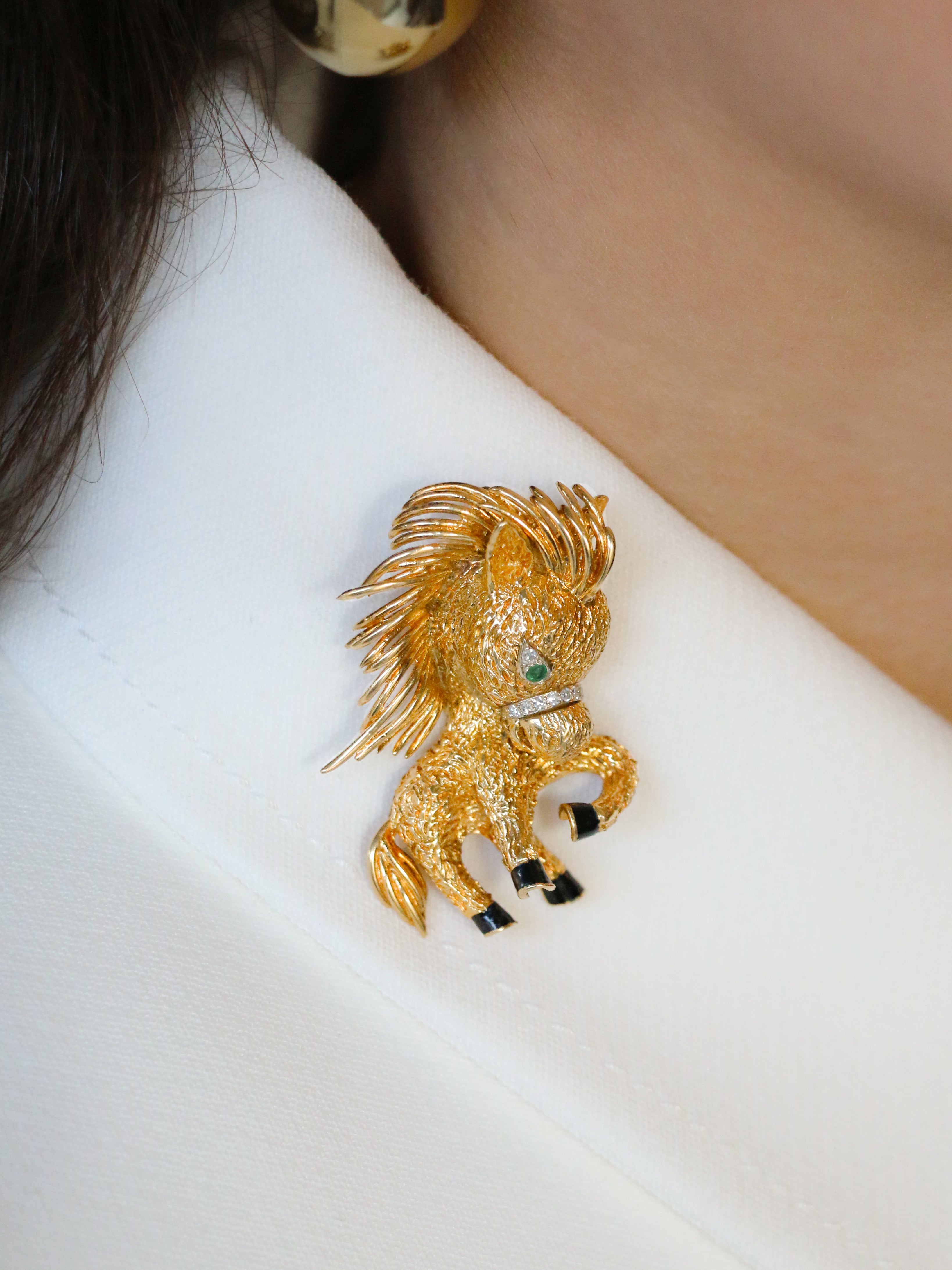 Broche Poney vintage Van Cleef Arpels or jaune émeraude diamants émail