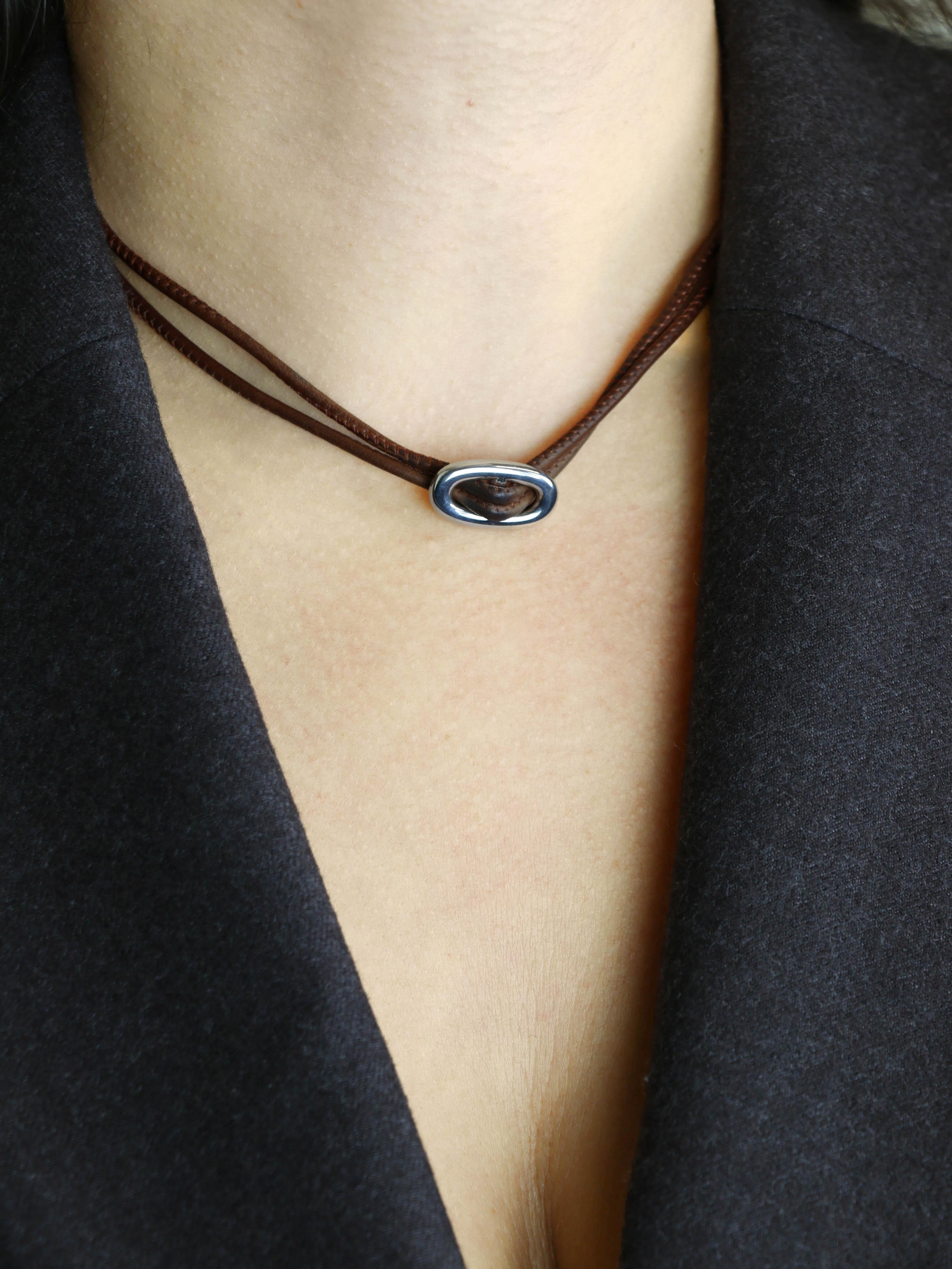 HERMES Collier GLENAN argent cuir marron