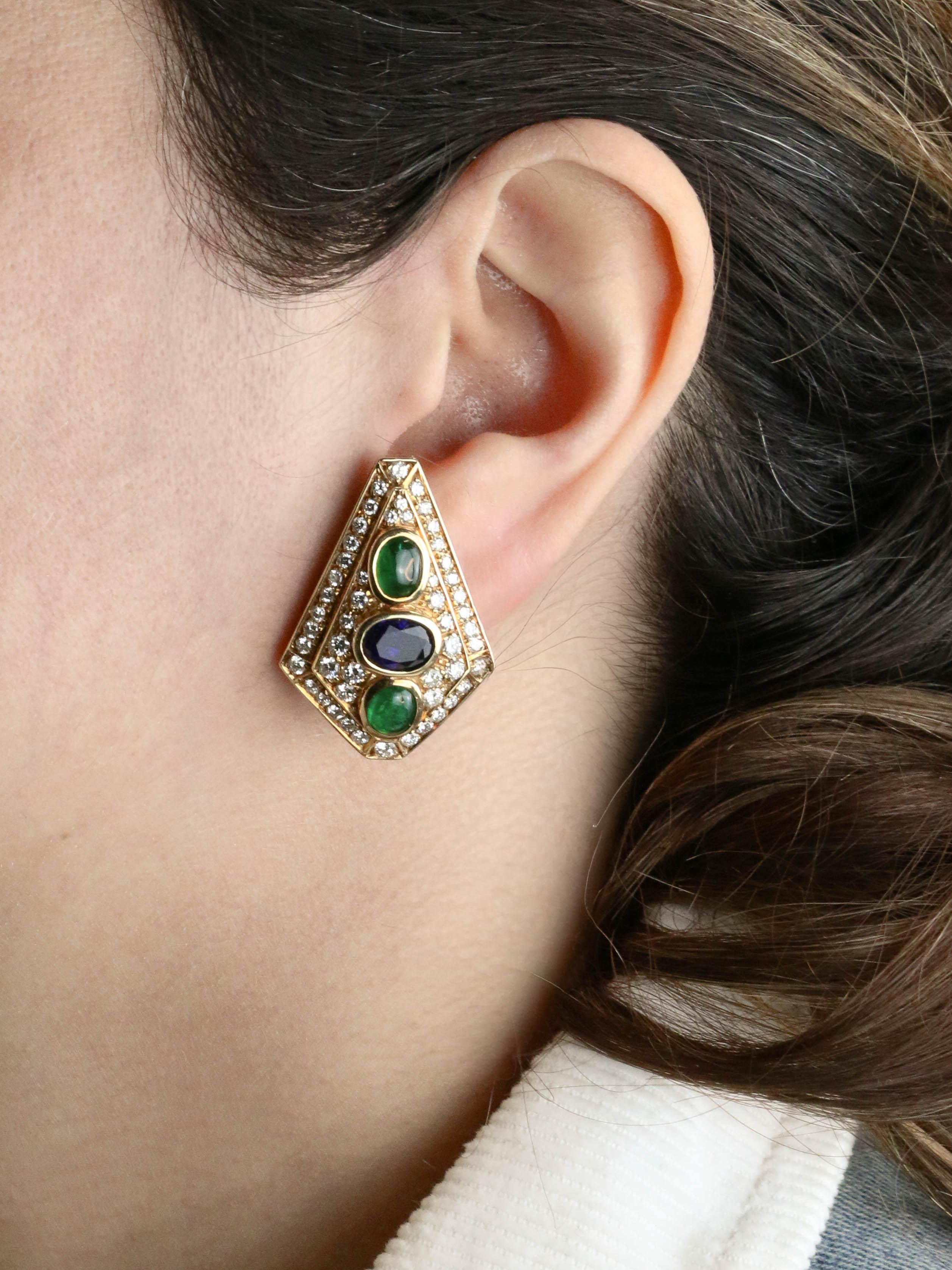 Parure REPOSSI collier de perles et clips saphirs émeraudes diamants