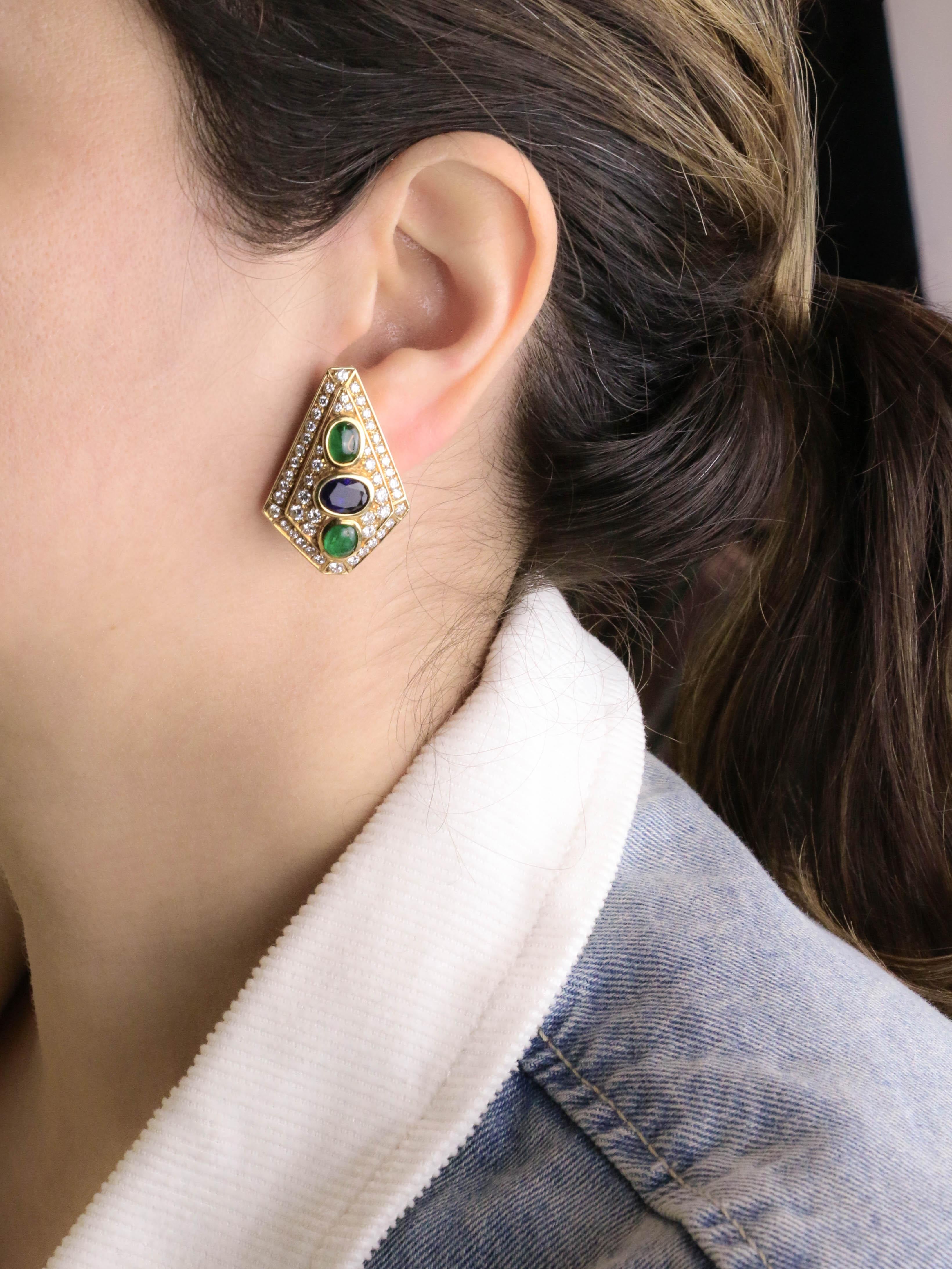 Parure REPOSSI collier de perles et clips saphirs émeraudes diamants